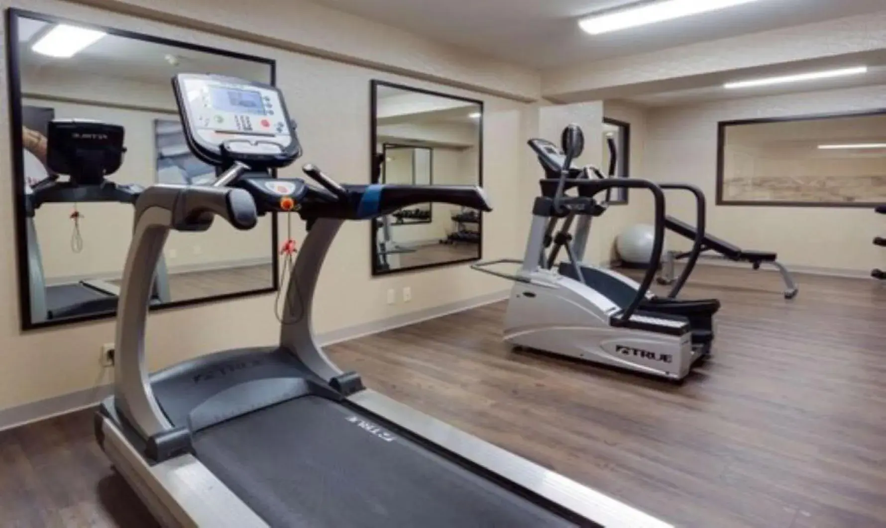 Fitness centre/facilities, Fitness Center/Facilities in Hotel Lotus Kansas City Merriam