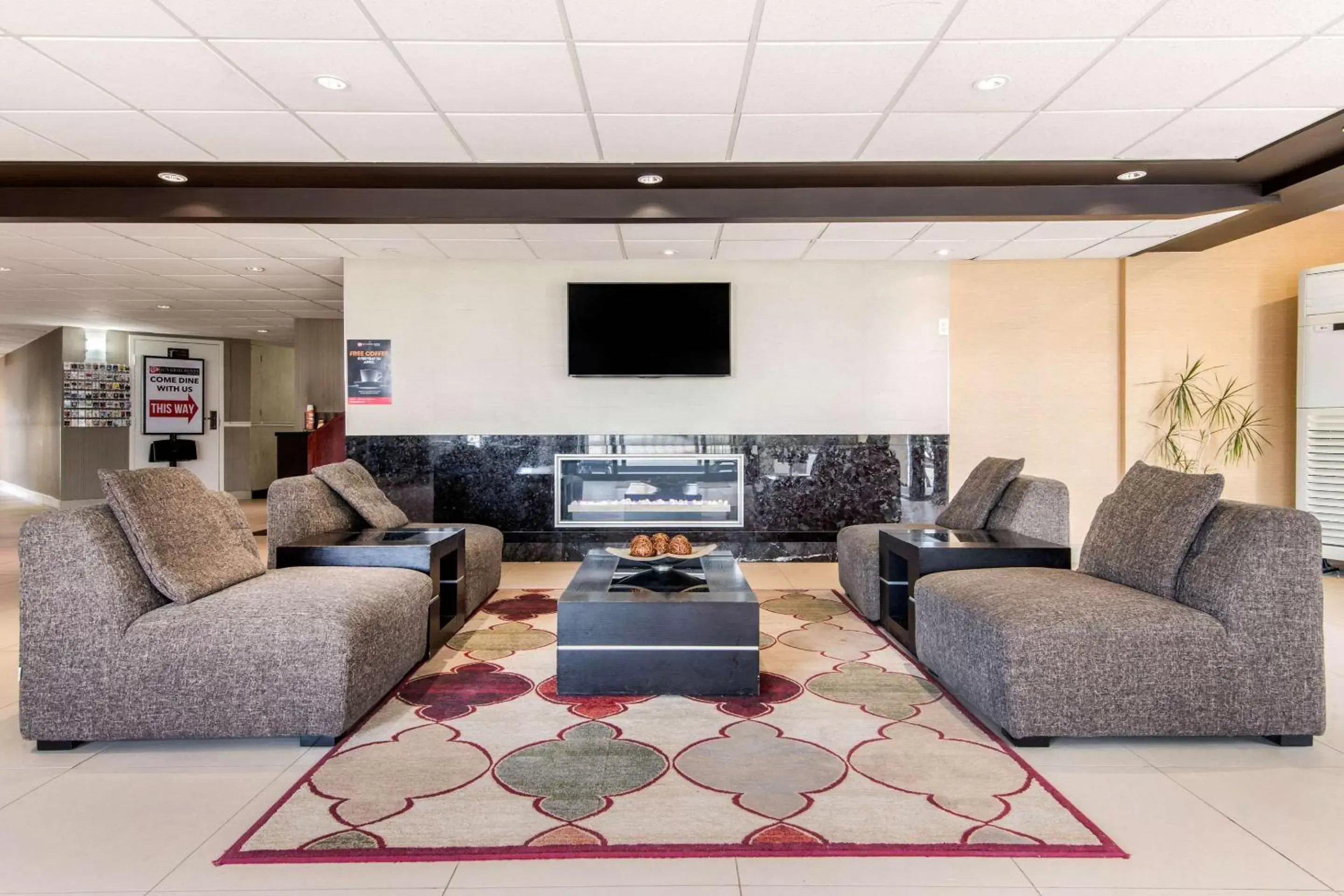 Lobby or reception, Seating Area in Comfort Inn Airport West