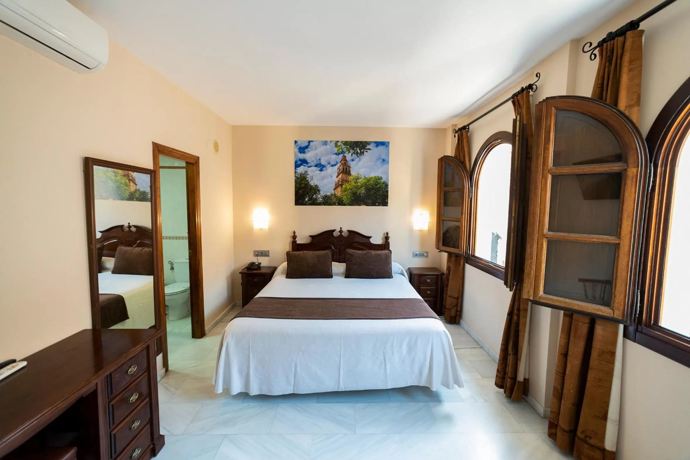 Photo of the whole room, Bed in Hotel Casa Museo de la Mezquita