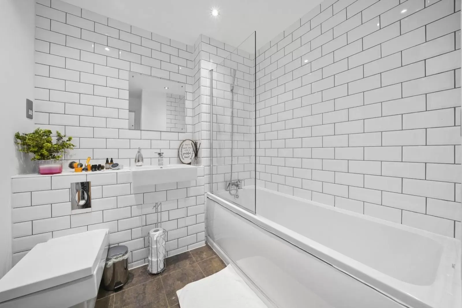 Shower, Bathroom in Onyx O2 Arena Brindley Place Broad Street Large Spacious Apartment