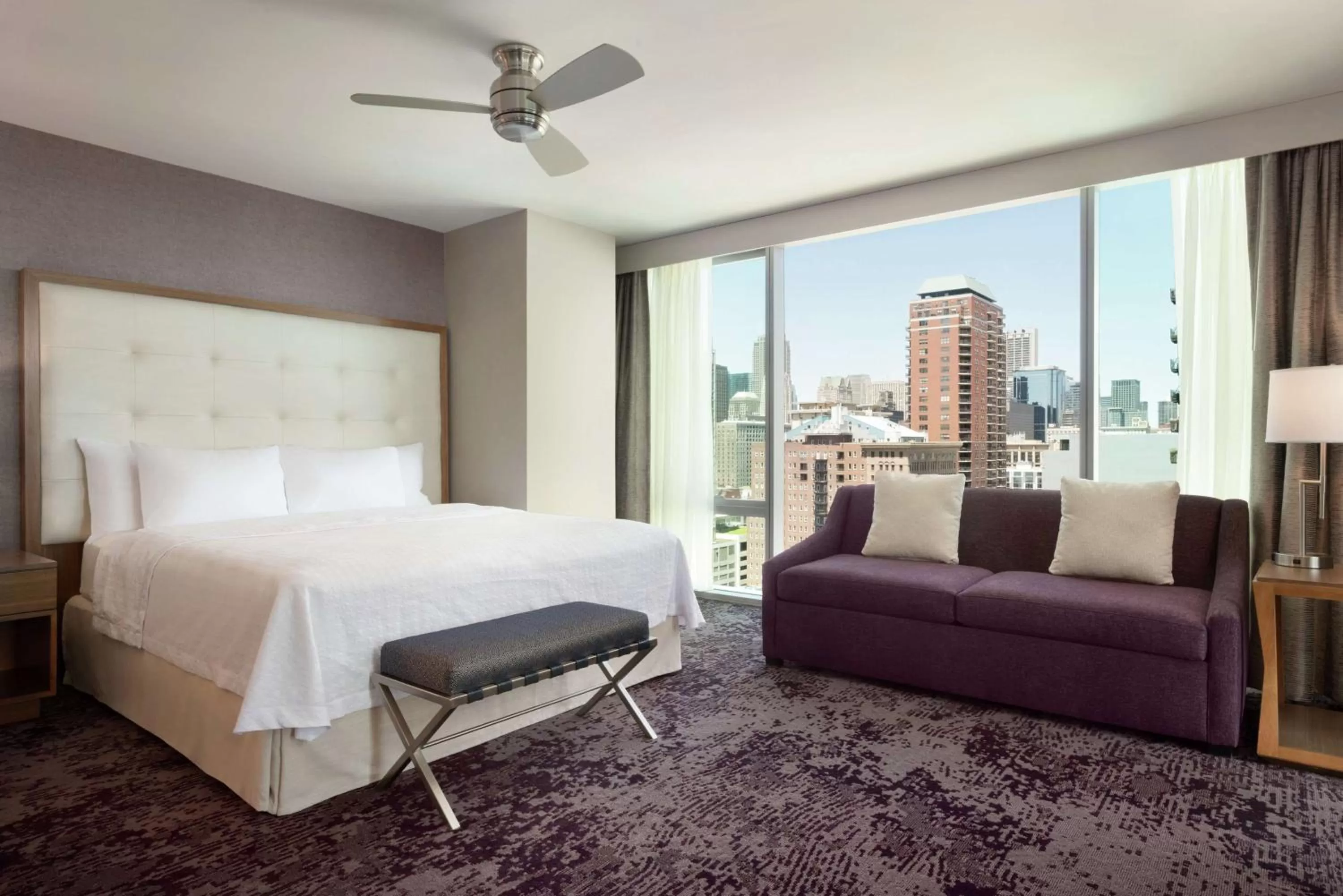 Living room, Bed in Homewood Suites By Hilton Chicago Downtown South Loop