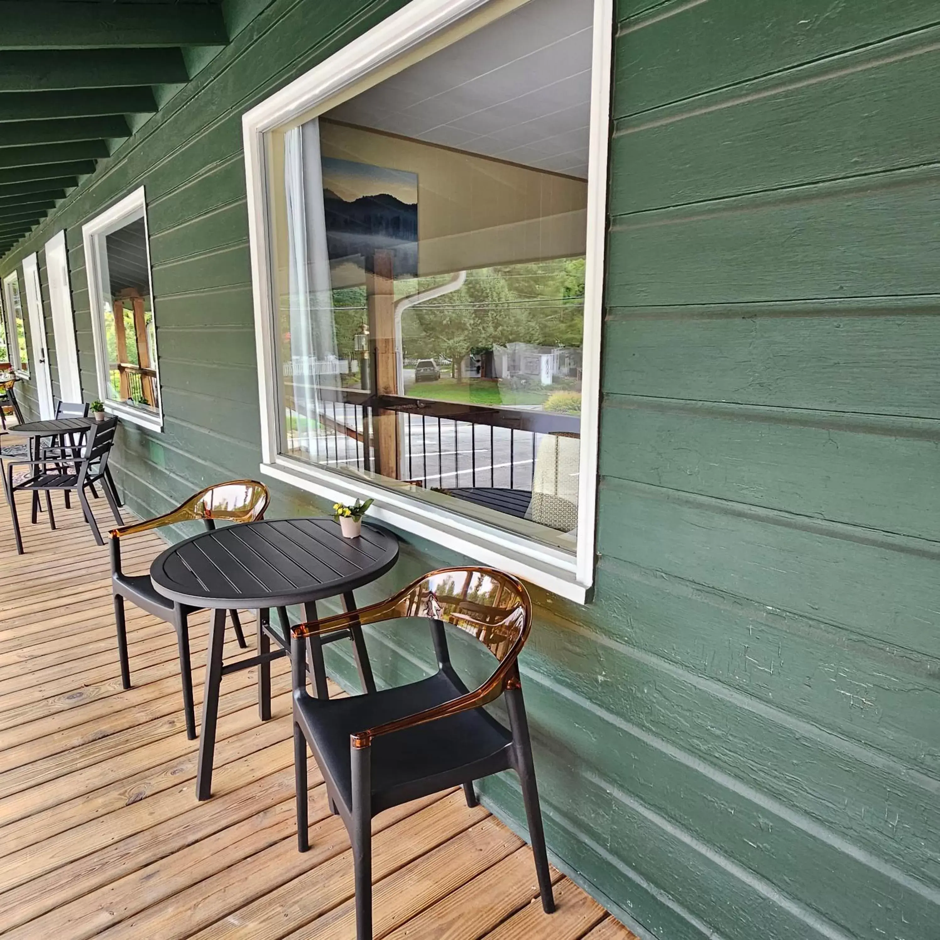 Seating area in CedarWood Inn