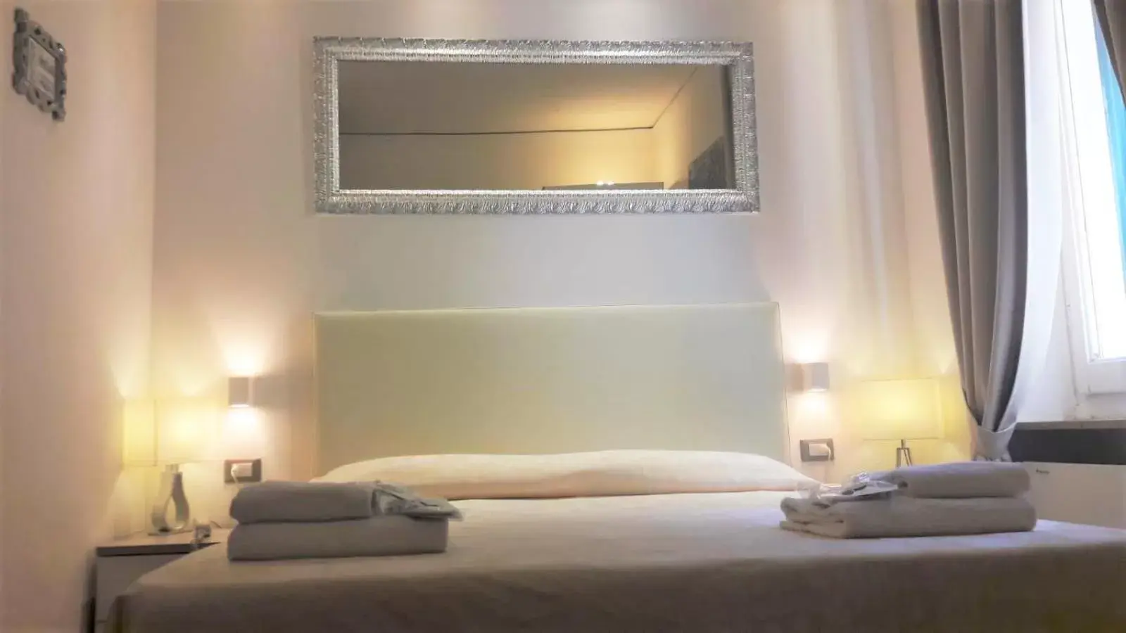 Bedroom, Bed in Hotel Alinari