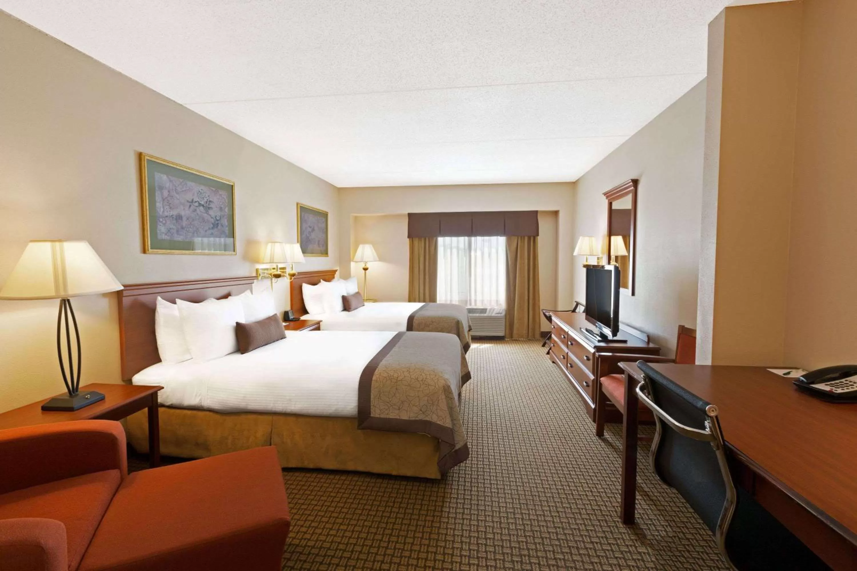 Photo of the whole room, Bed in Wingate by Wyndham Charlotte Airport