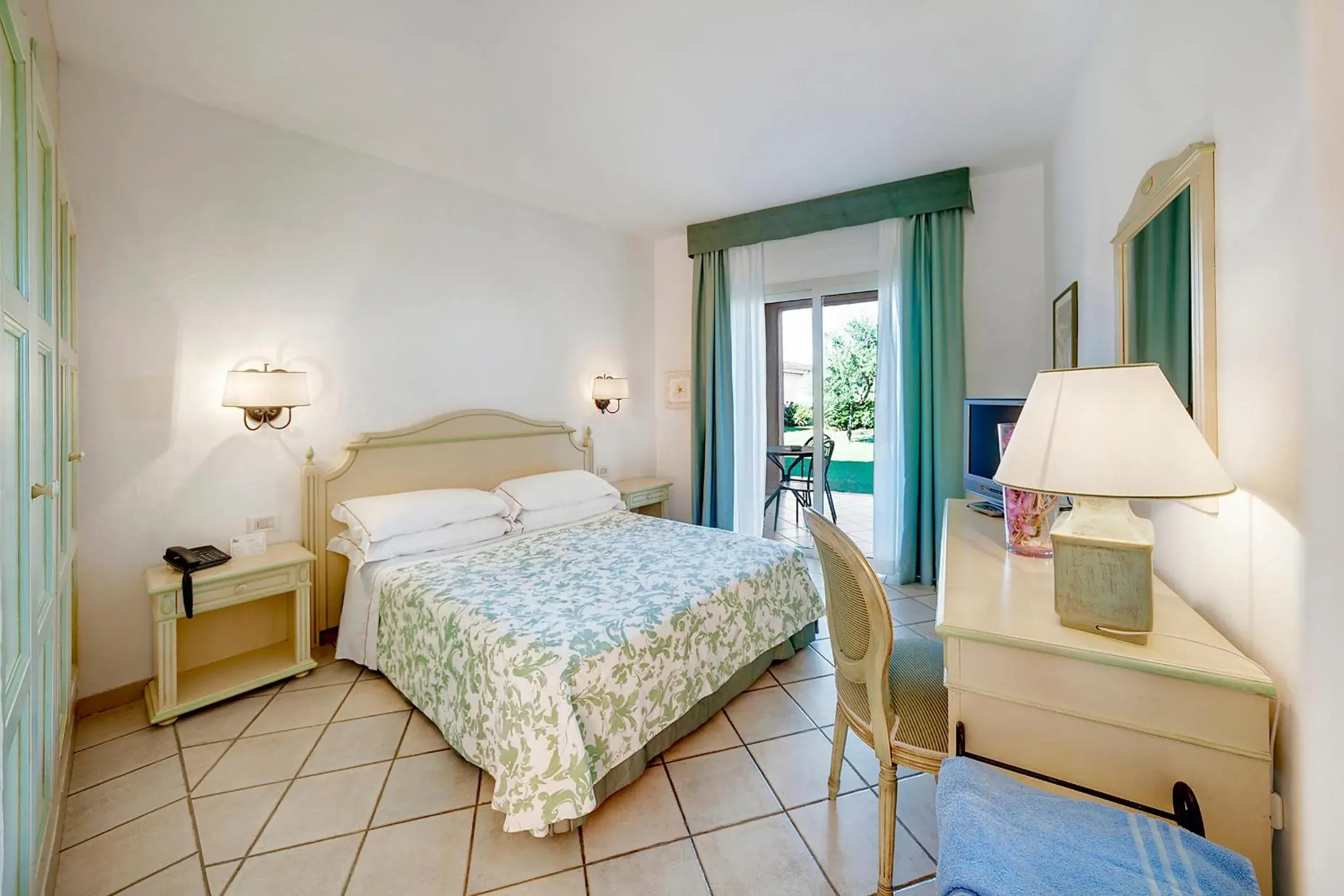 Photo of the whole room, Bed in Grand Hotel In Porto Cervo