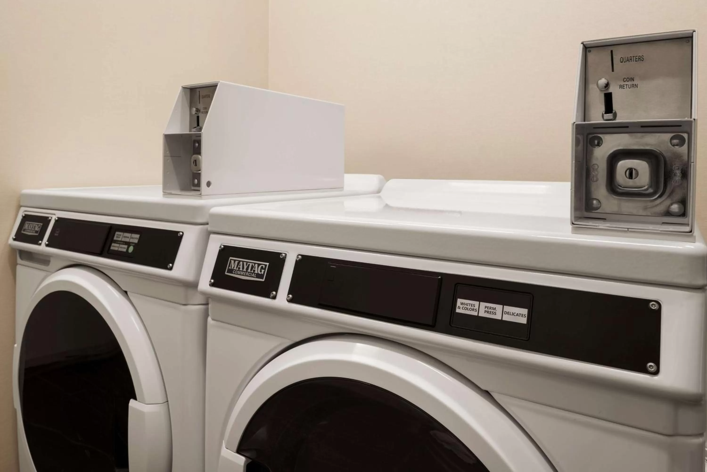 Property building in Hampton Inn Lawrence