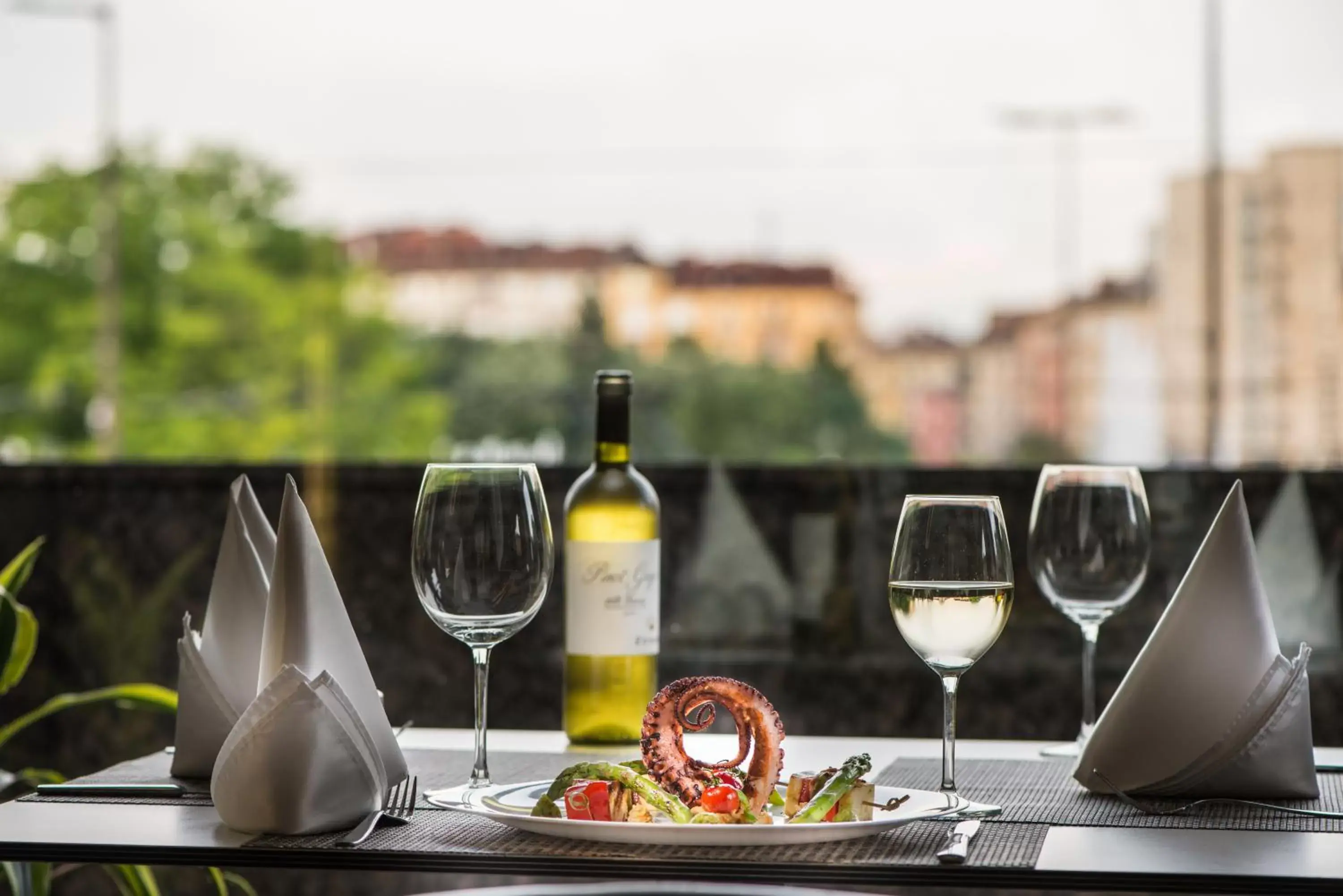 Restaurant/places to eat, Drinks in Rosslyn Central Park Hotel Sofia