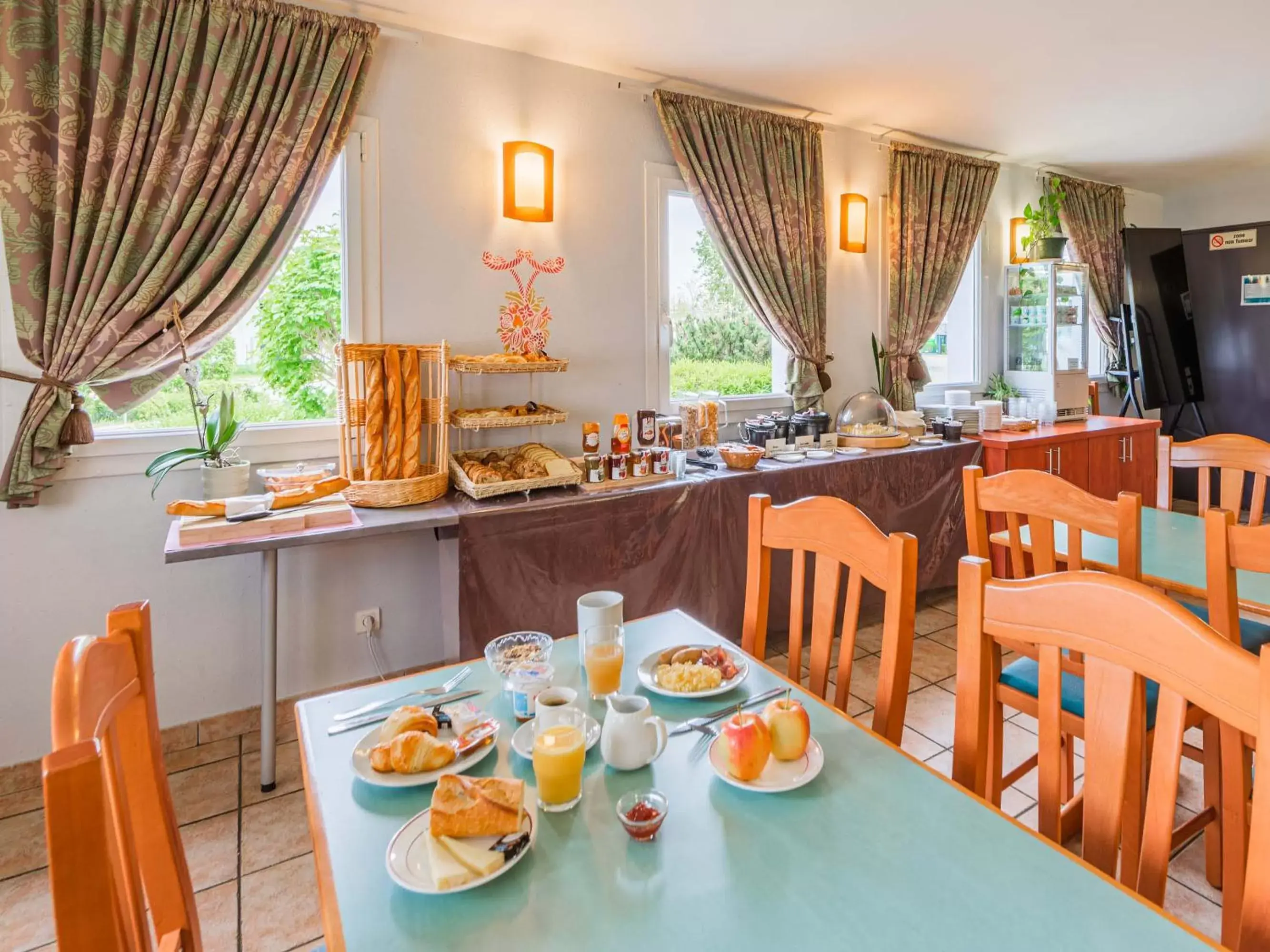 Breakfast, Restaurant/Places to Eat in B&B HOTEL Strasbourg Aéroport