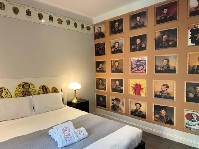 Bed in Hôtel Les Voyageurs