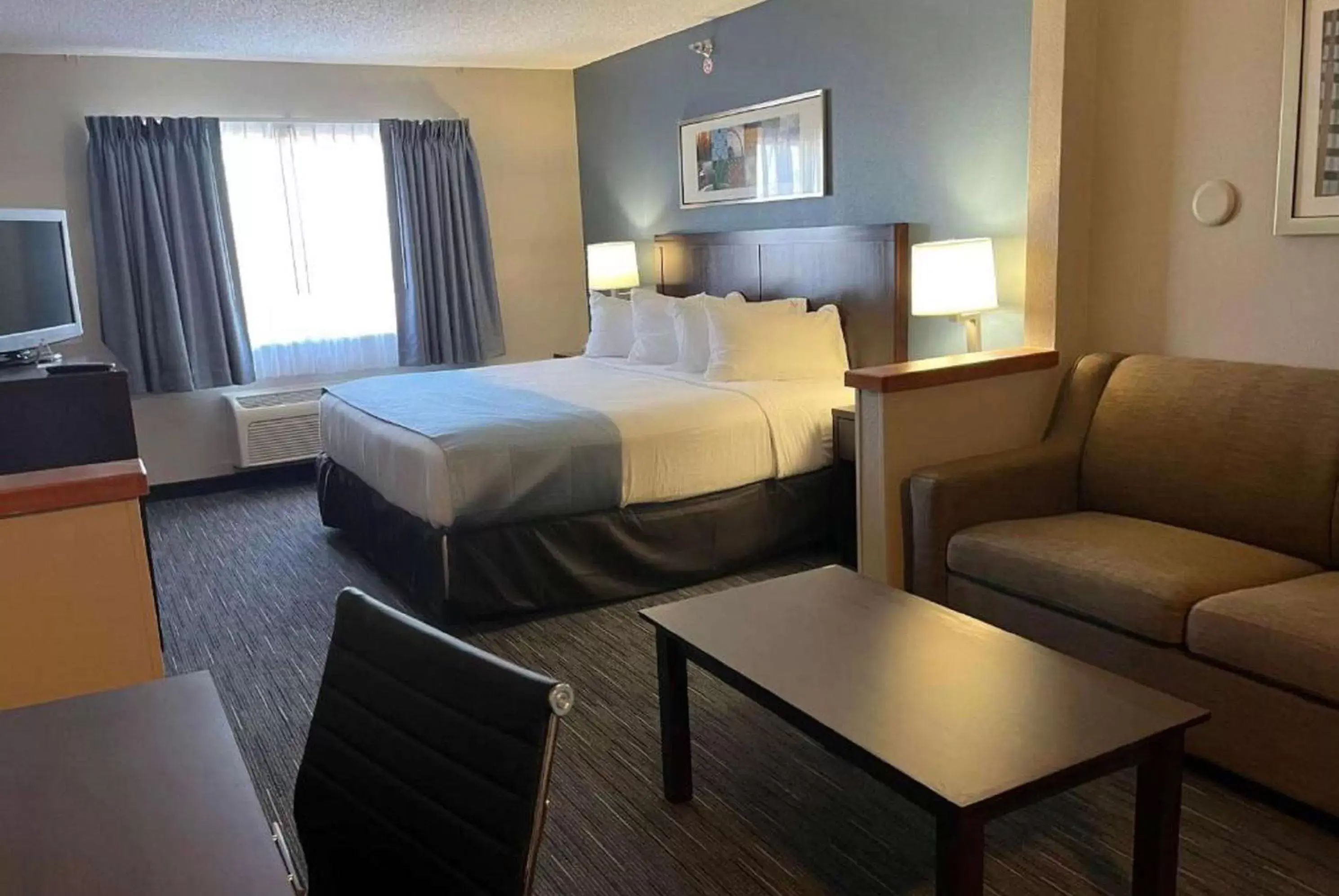 Photo of the whole room, Bed in Wingate by Wyndham Great Falls