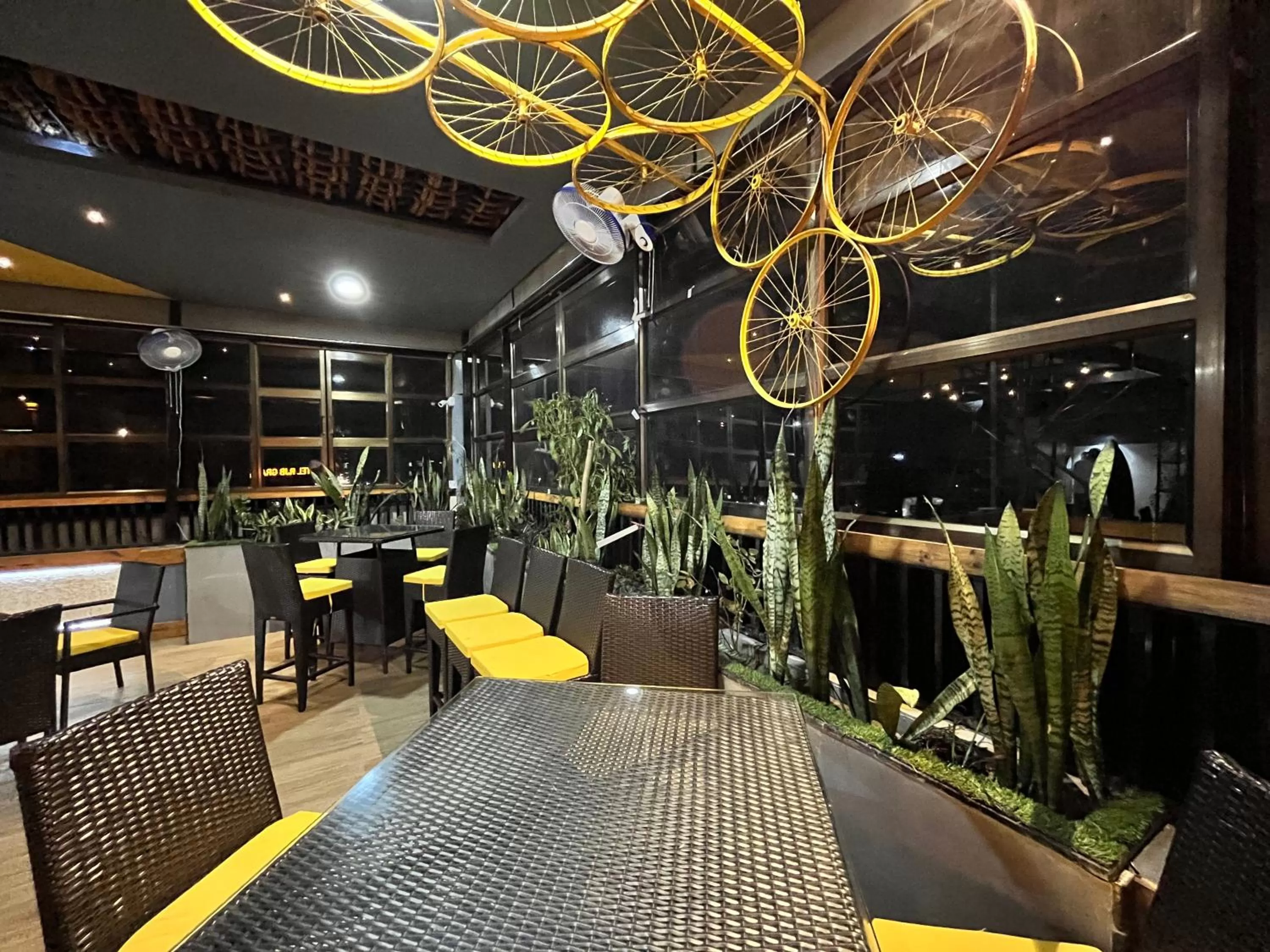 Restaurant/places to eat in RJB Grand