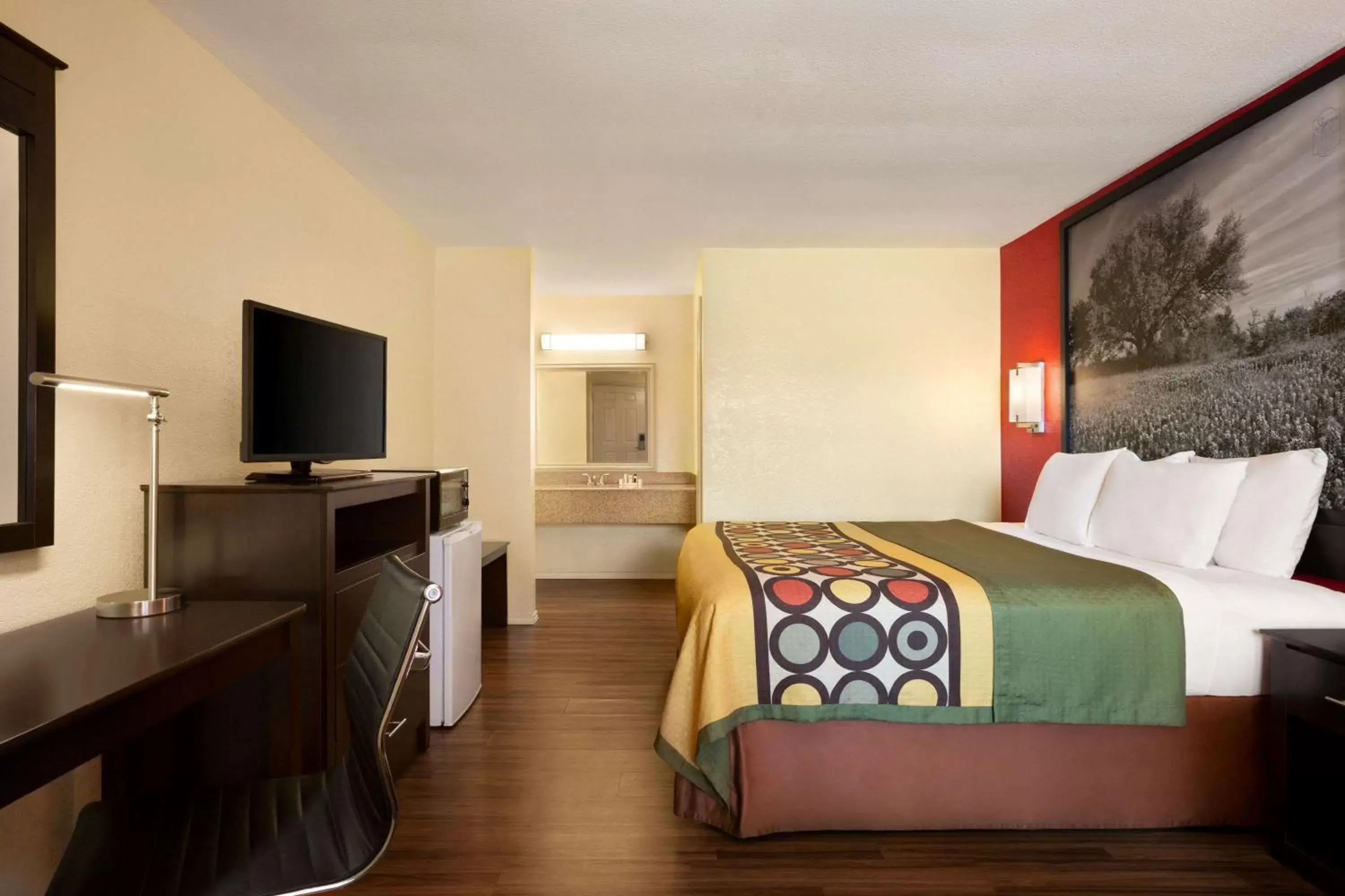 King Room with Bathtub - Mobility Accessible/Smoking in Super 8 by Wyndham Corsicana