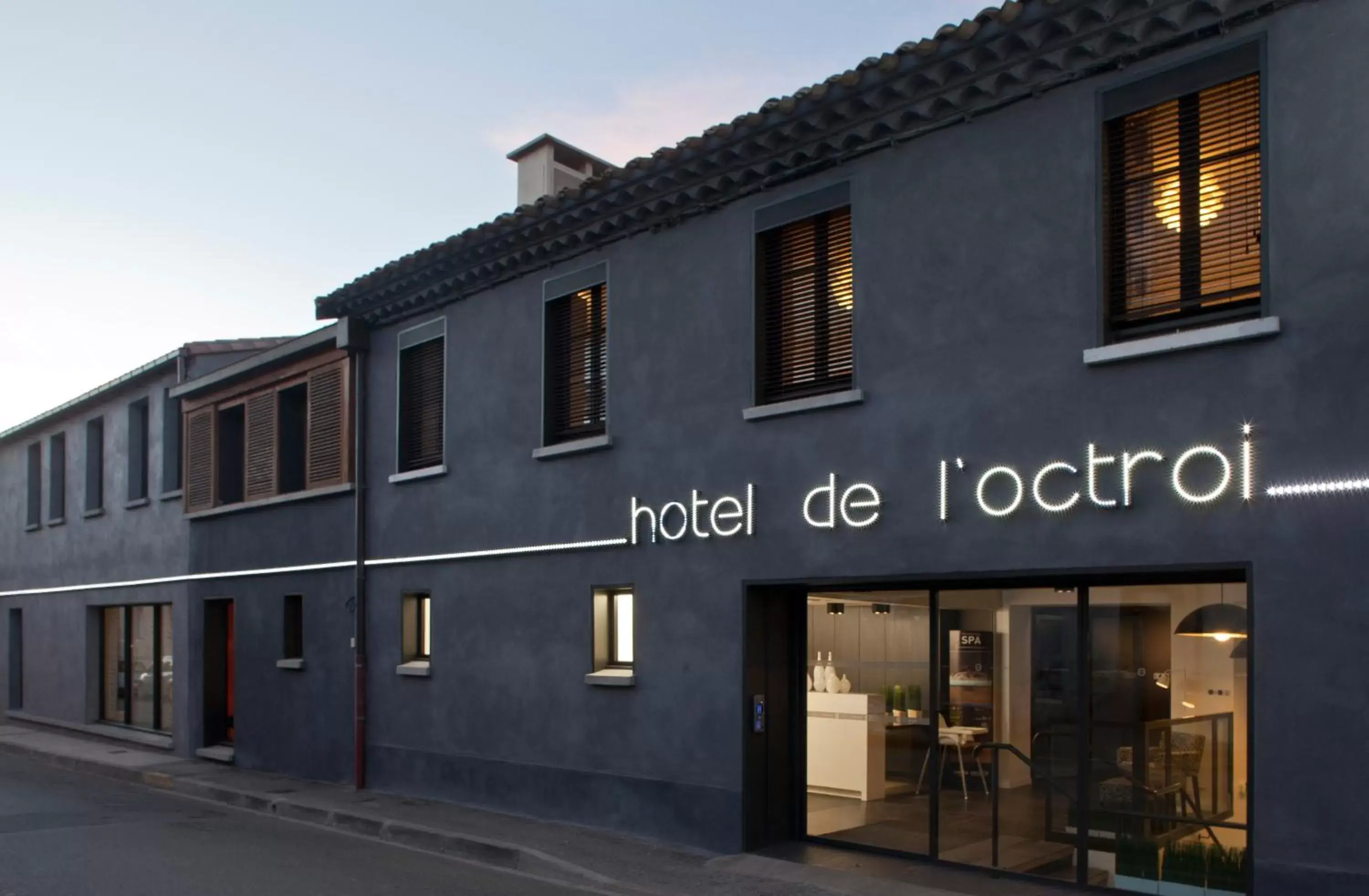 Facade/entrance, Property Building in Hôtel De L'octroi