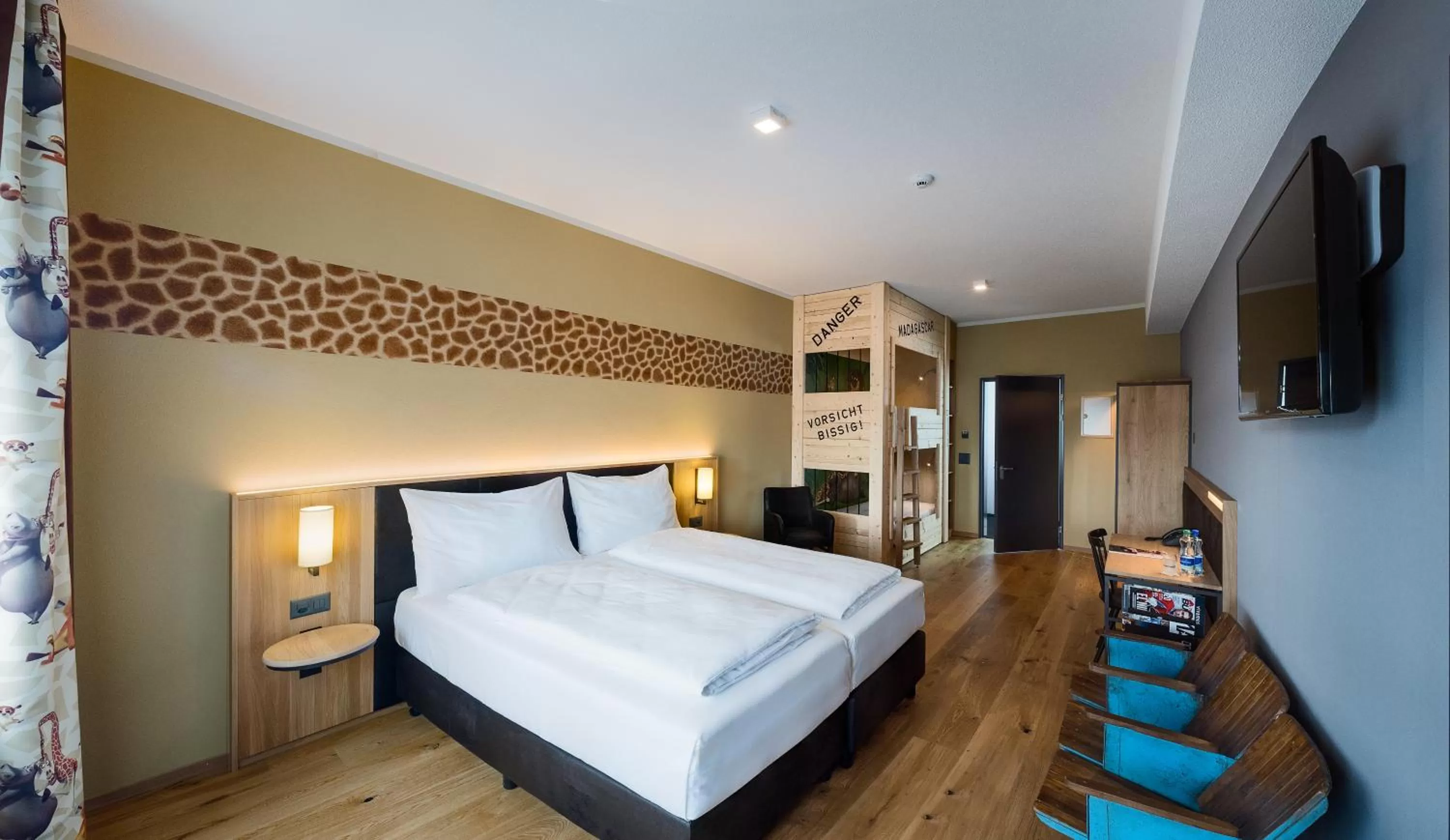 Photo of the whole room, Bed in Hotel Cinema 8