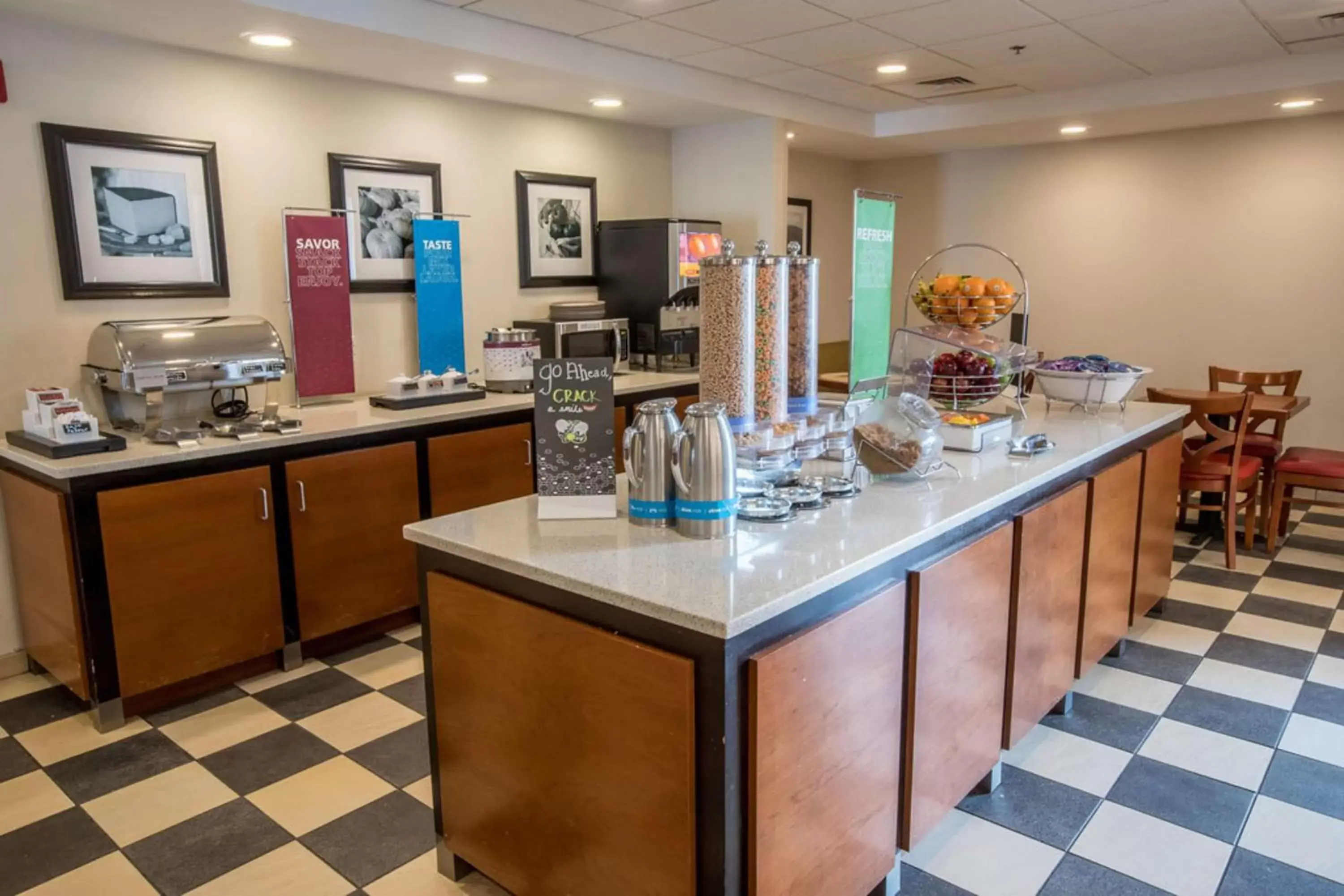 Dining area, Restaurant/Places to Eat in Hampton Inn & Suites Tilton