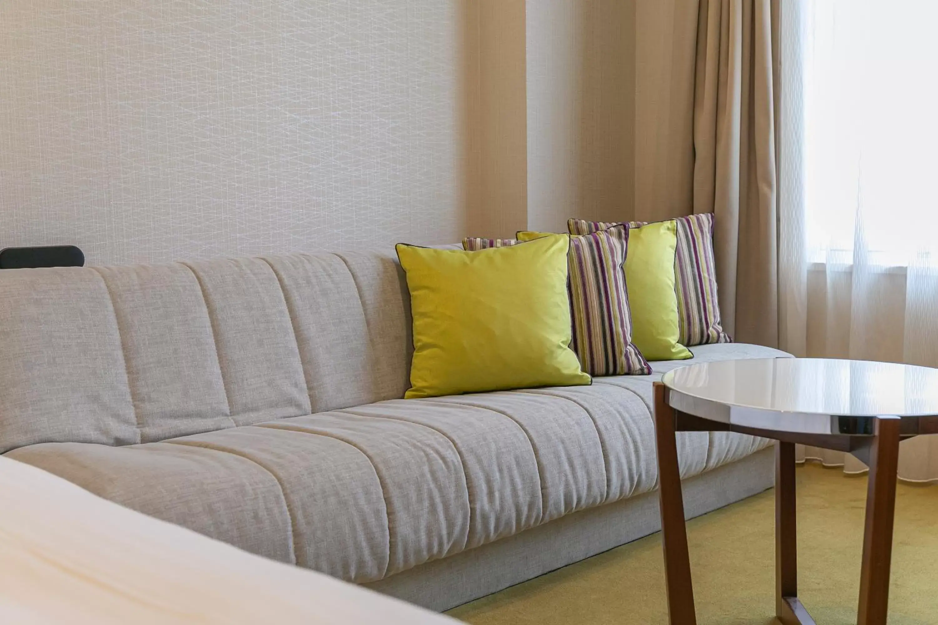 Photo of the whole room, Seating Area in Namba Oriental Hotel