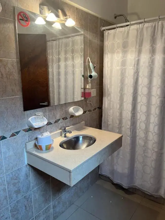 Shower, Bathroom in Gran Hotel Cristal