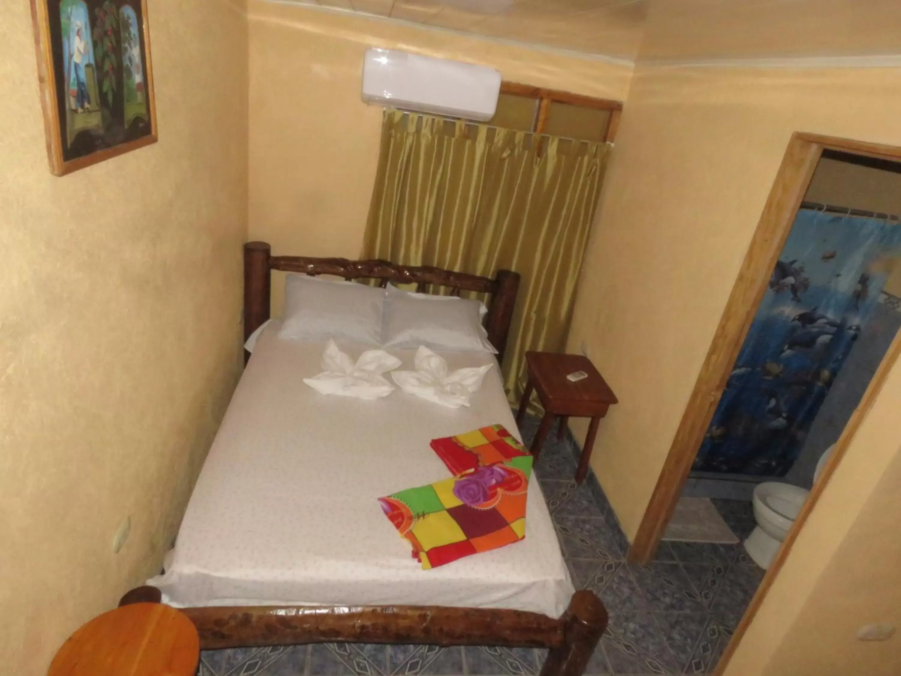 Bed in Iguanitas Lodge