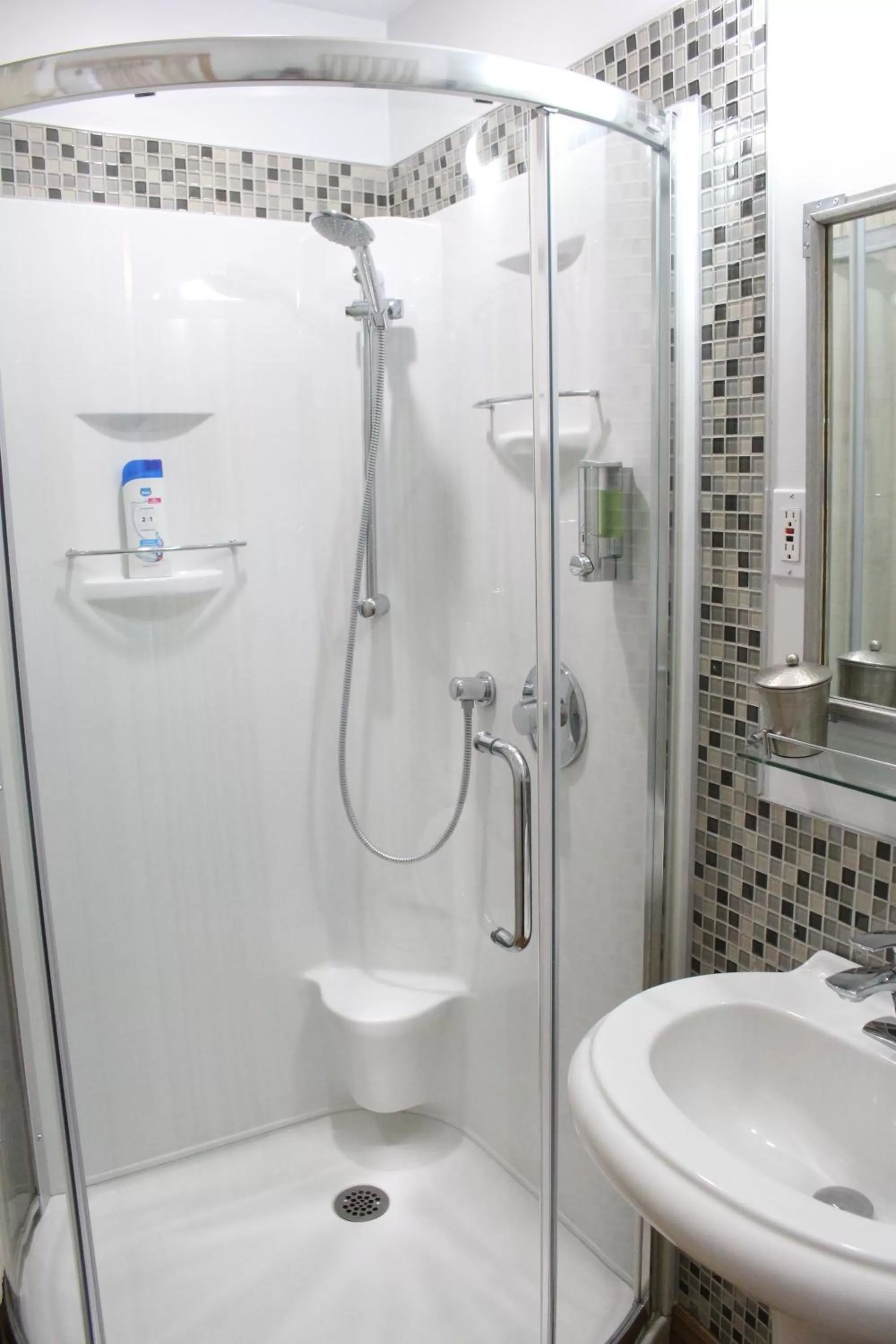 Bathroom in La Loggia Art B&B