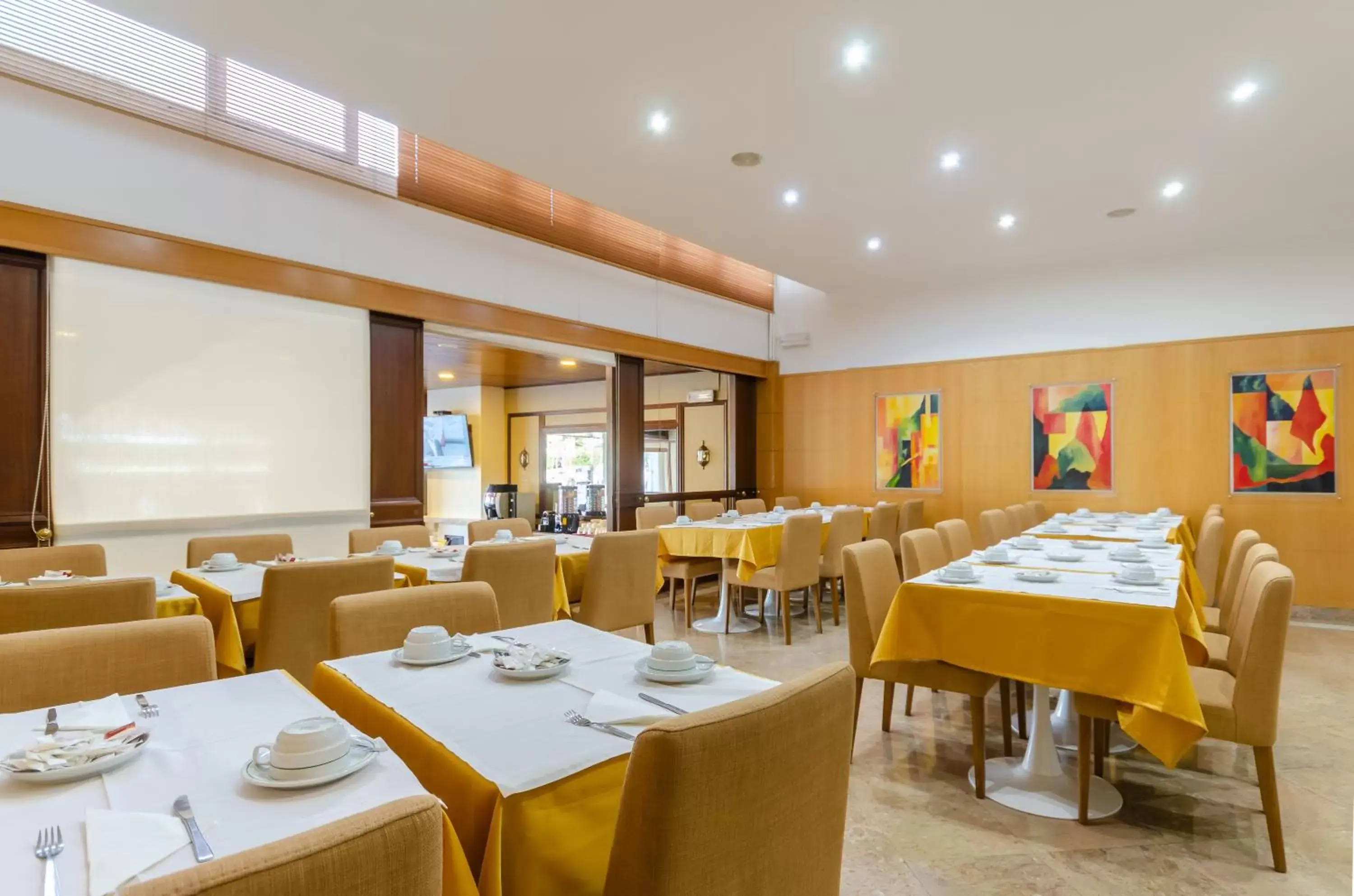Breakfast, Restaurant/Places to Eat in Hotel Alvorada