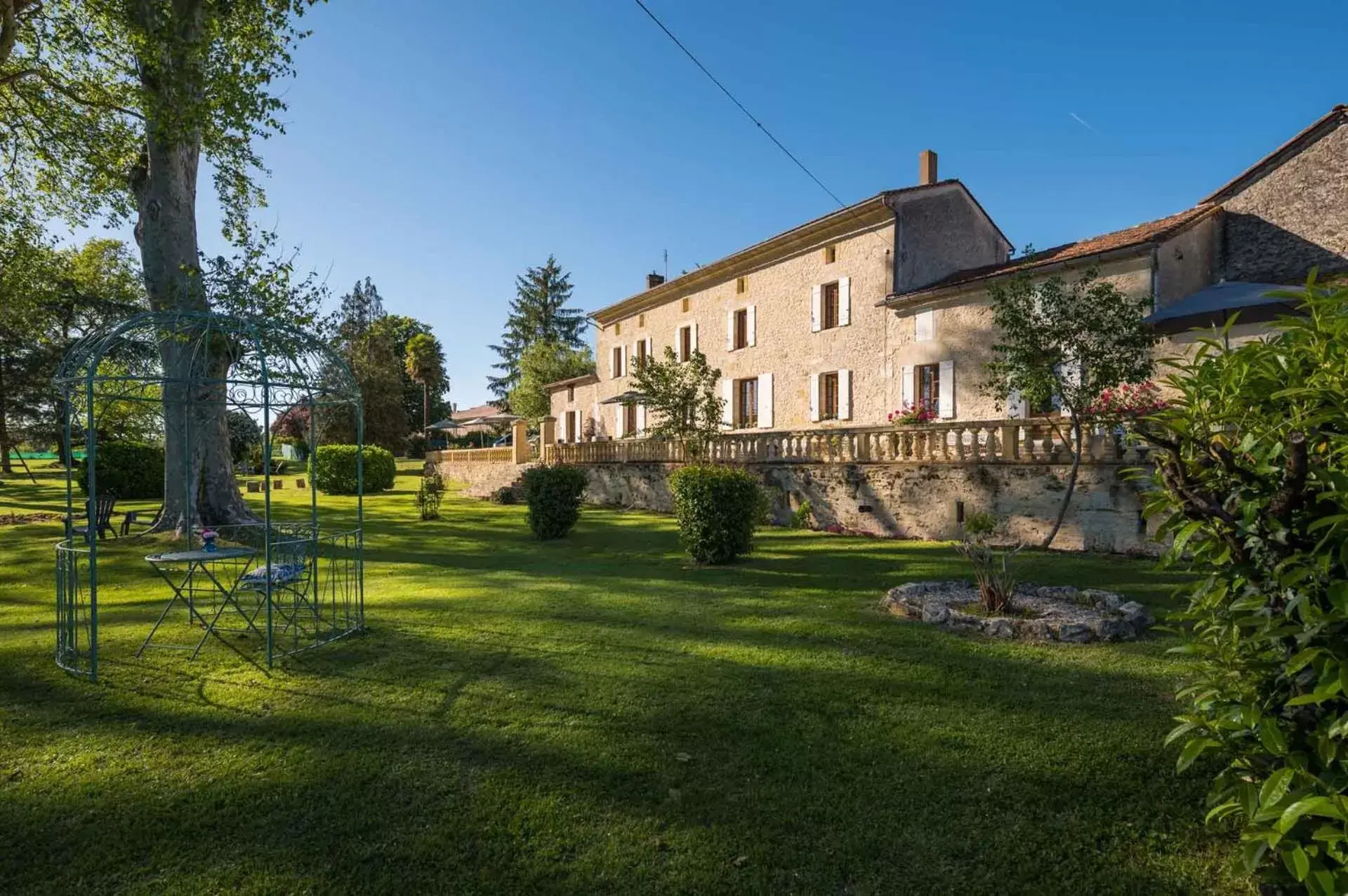 Property Building in Château Puygrenier