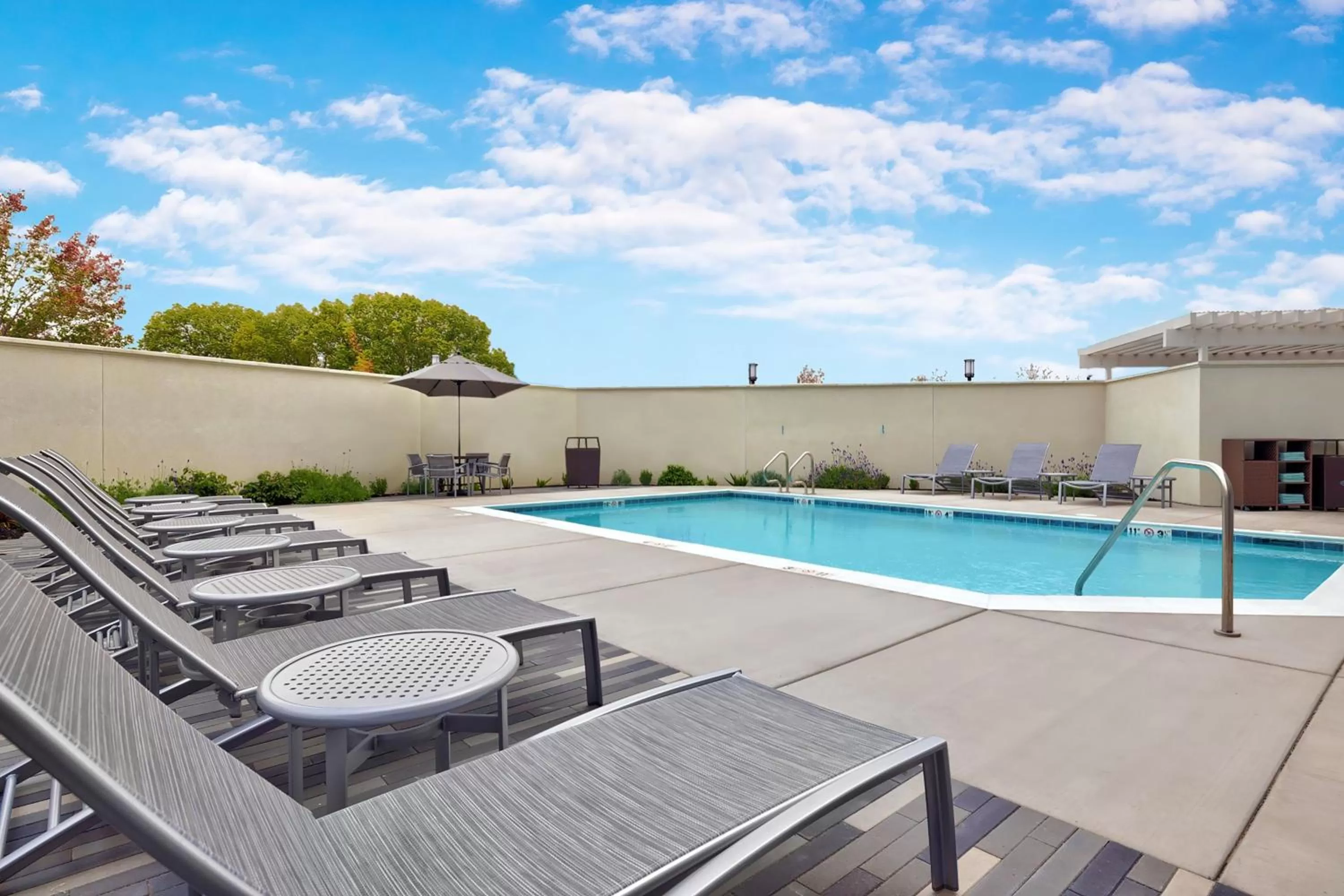 Swimming pool in TownePlace Suites by Marriott Sacramento Elk Grove
