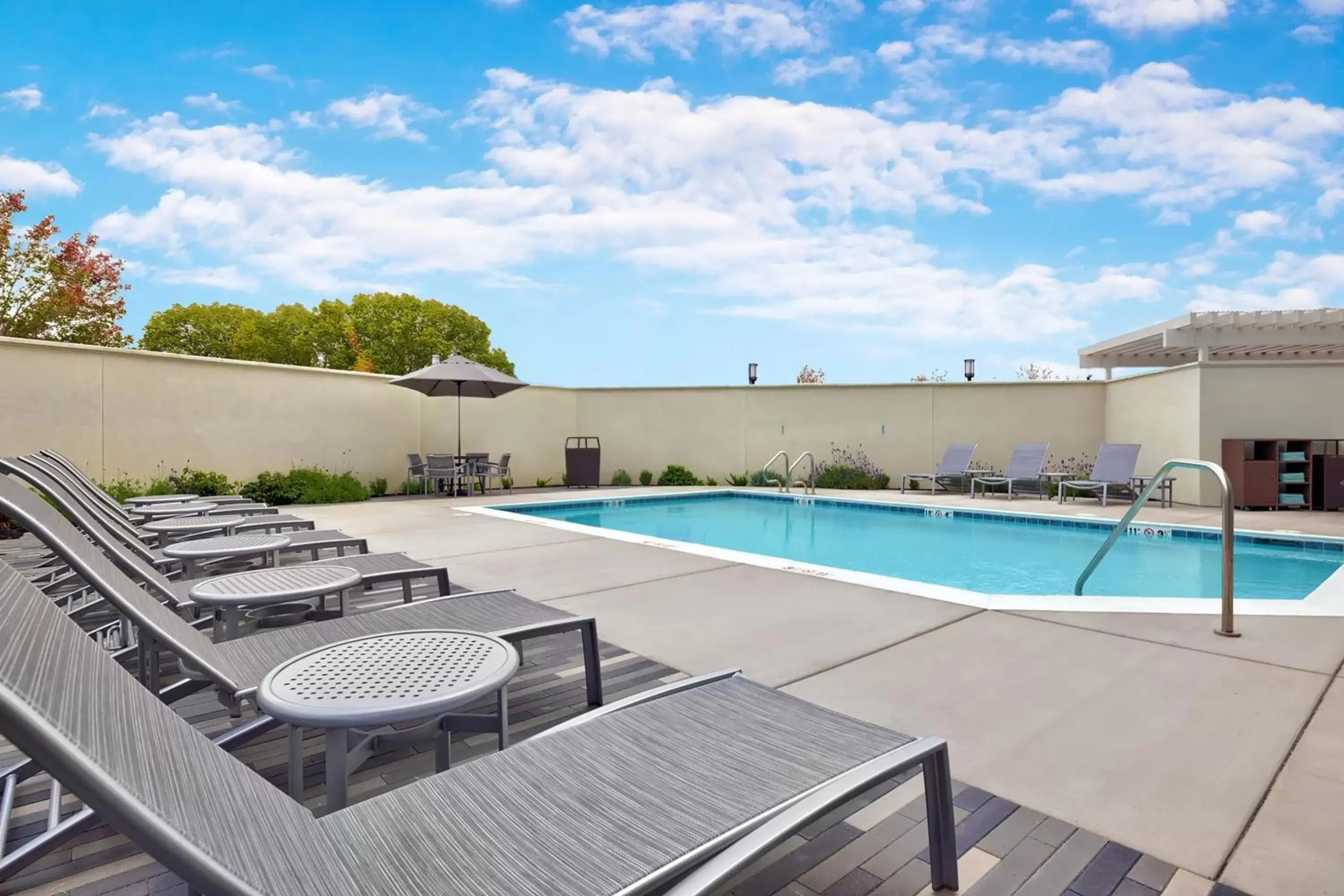 Swimming Pool in TownePlace Suites by Marriott Sacramento Elk Grove