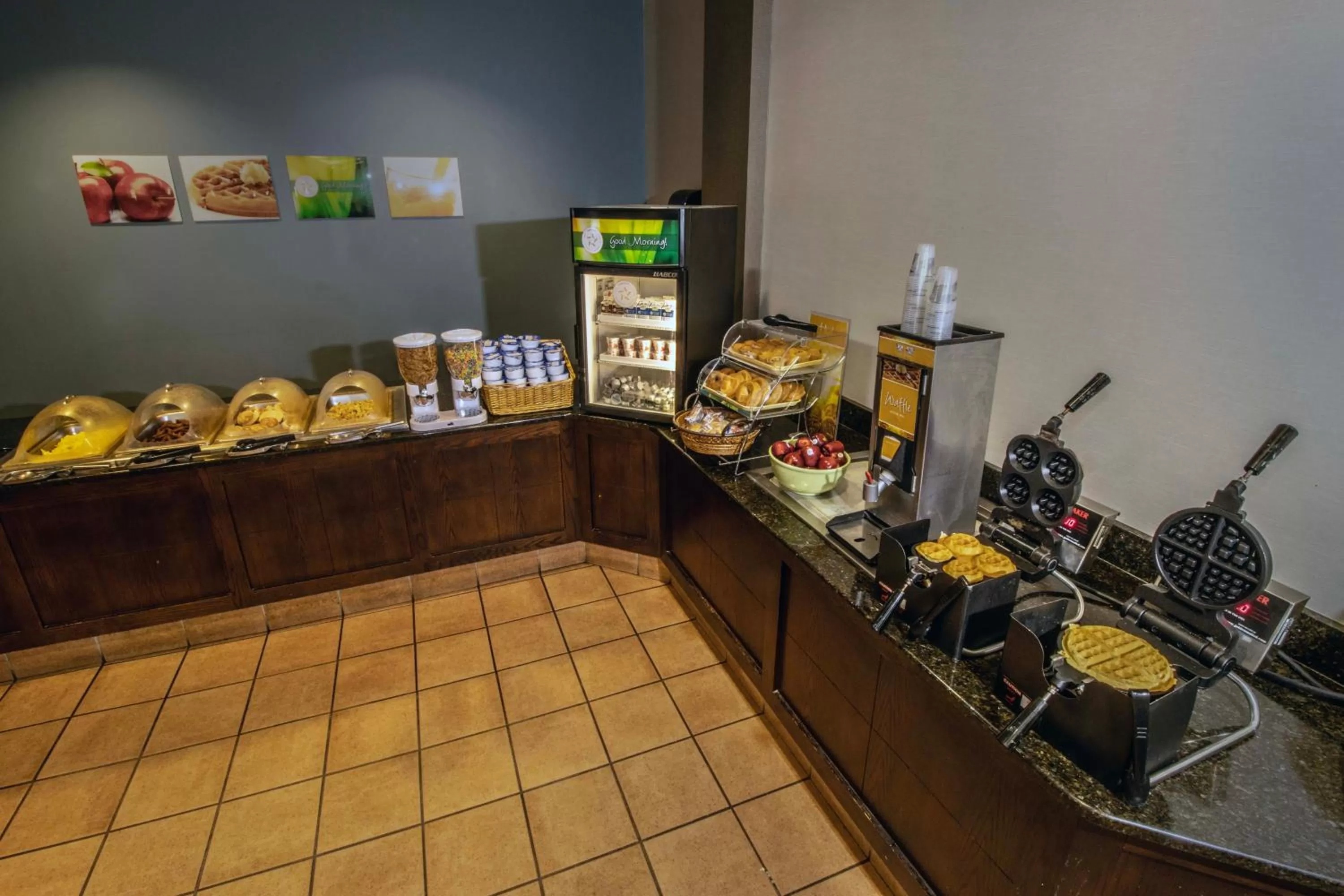 Food in Quality Suites Lake Wright - Norfolk Airport