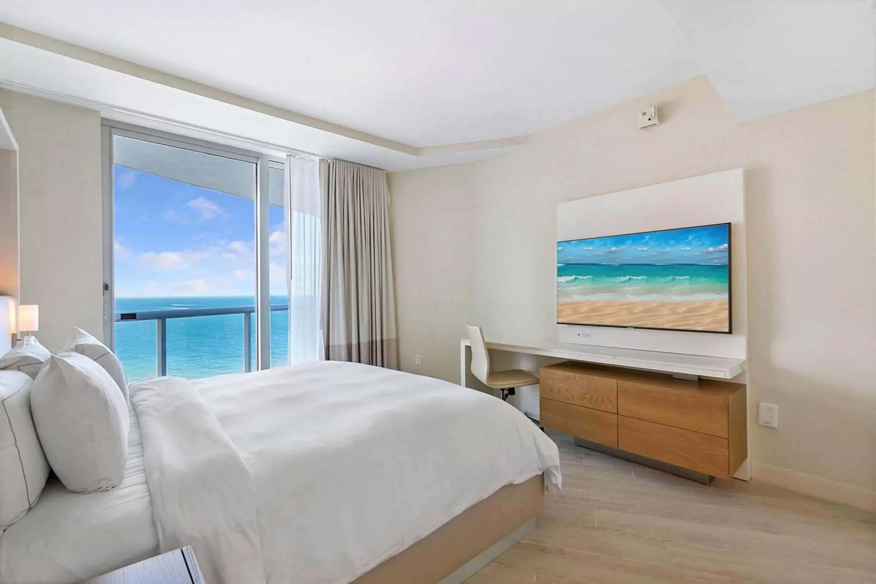 Bed, Sea View in Hilton Fort Lauderdale Beach Resort