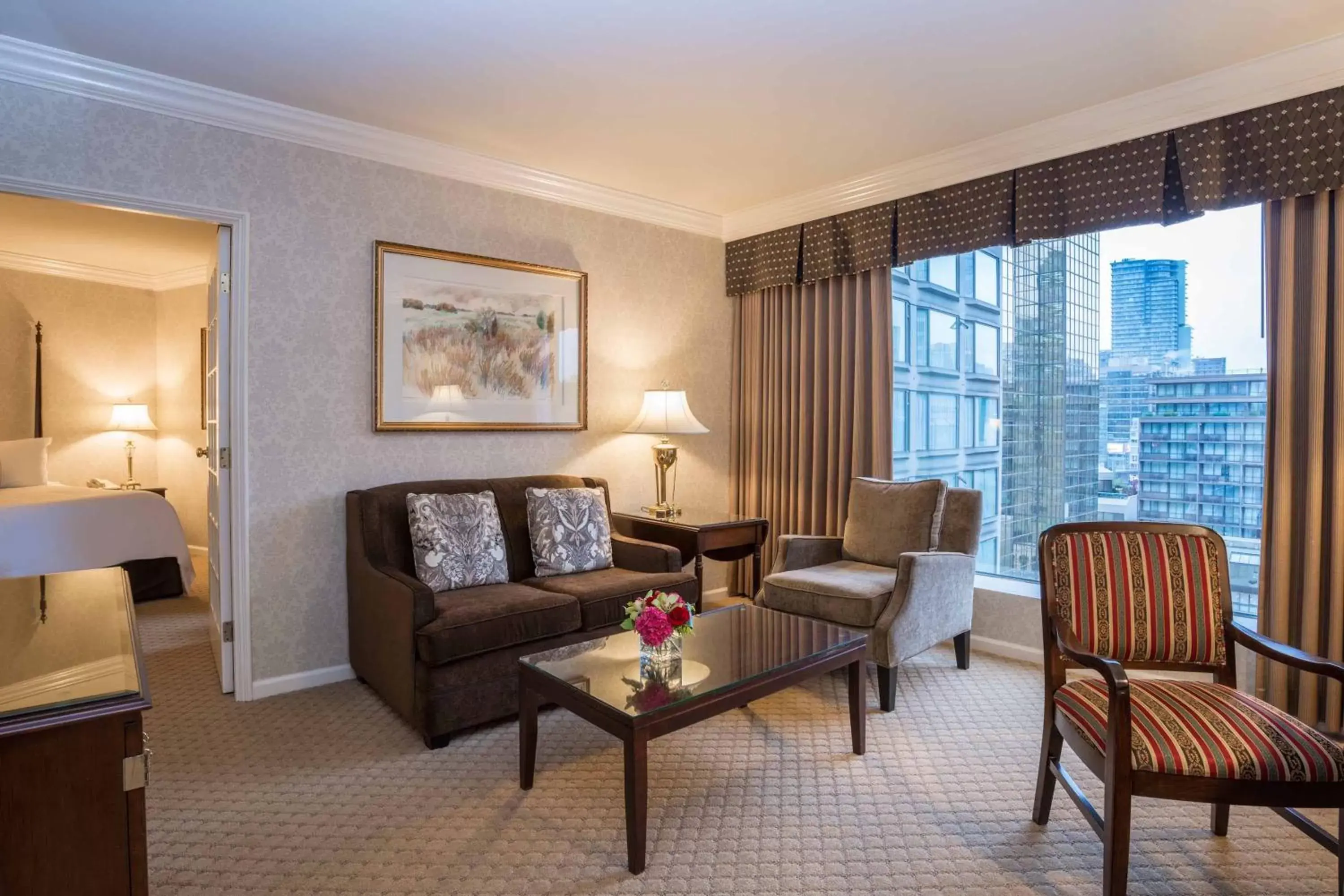 Photo of the whole room, Seating Area in The Sutton Place Hotel Vancouver