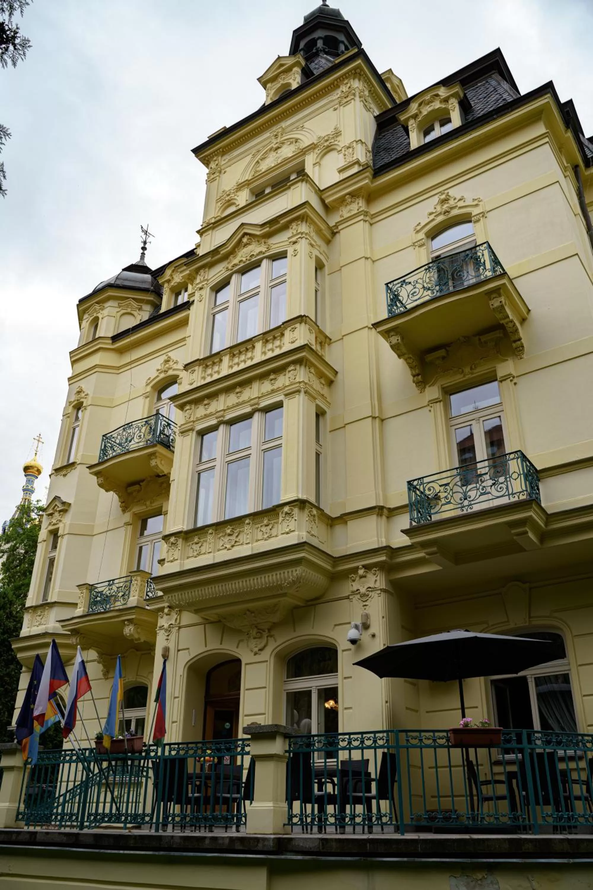 Property building in Hotel Mignon