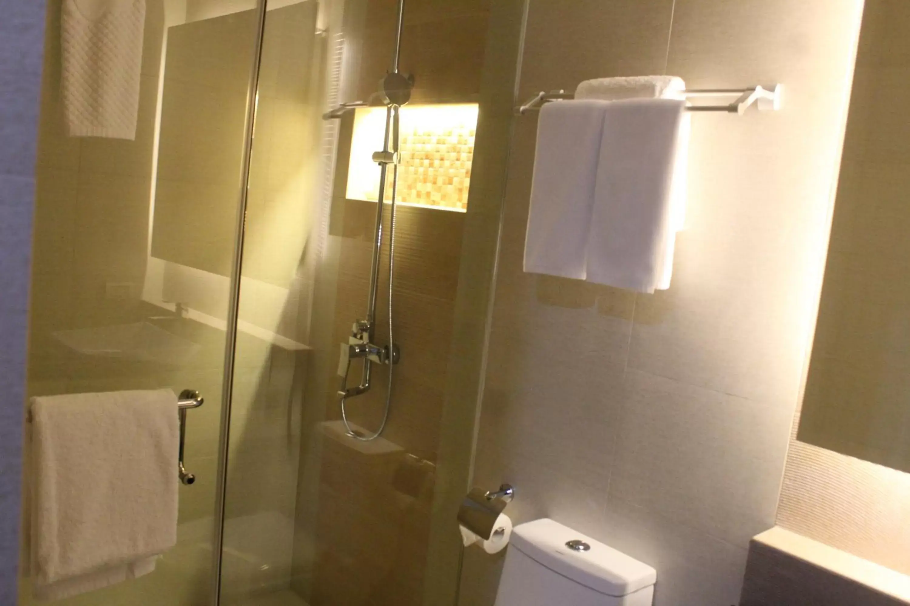 Bathroom in Kew Hotel Tagbilaran