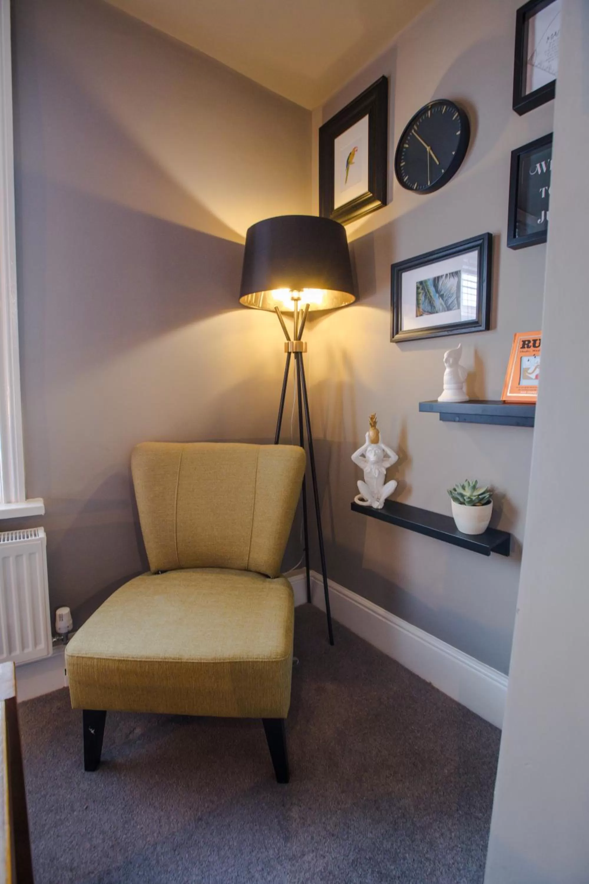 The Wheatsheaf Pub, Kitchen & Rooms