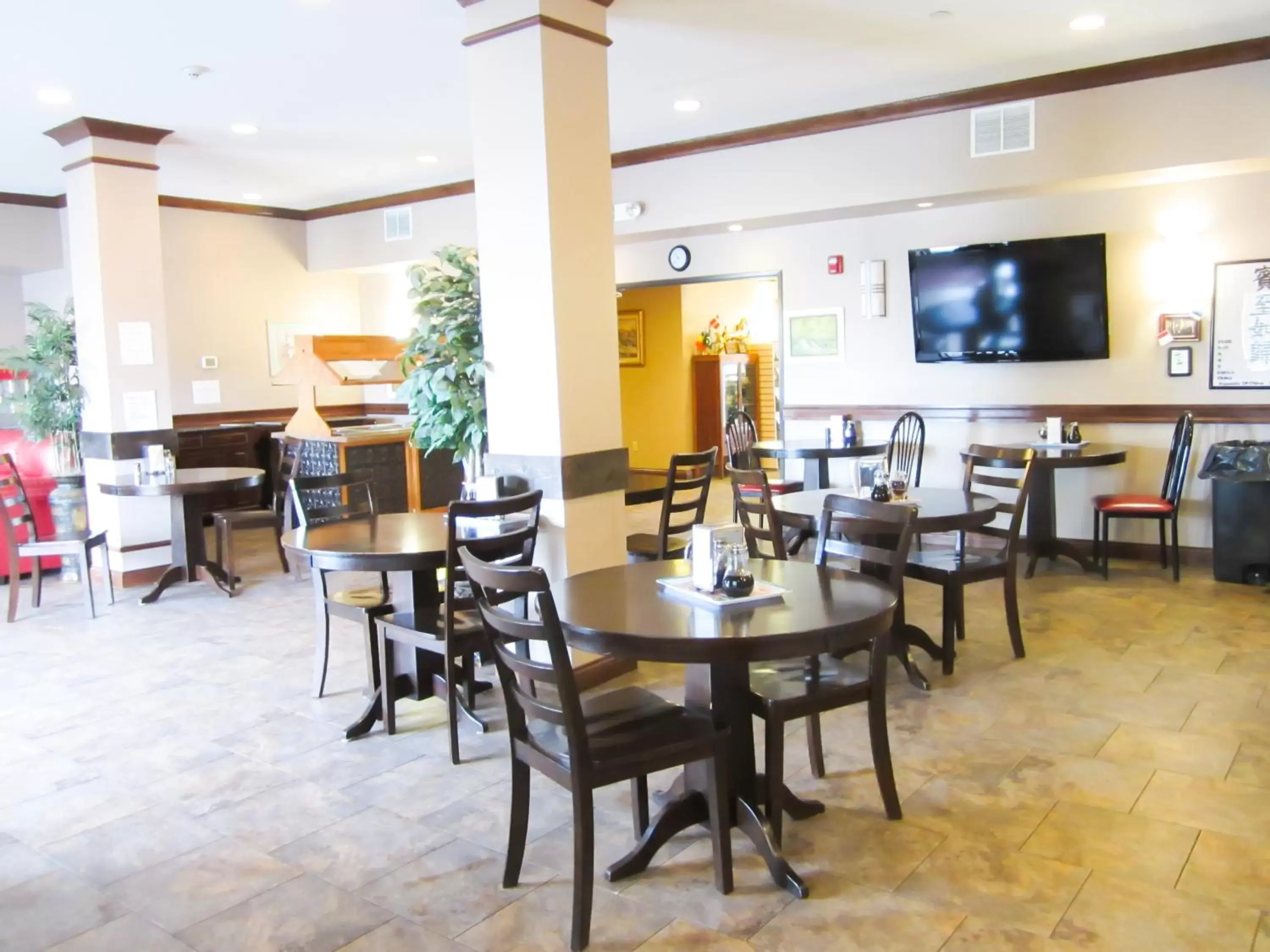 Restaurant/Places to Eat in Bell's Extended Stay and Suites