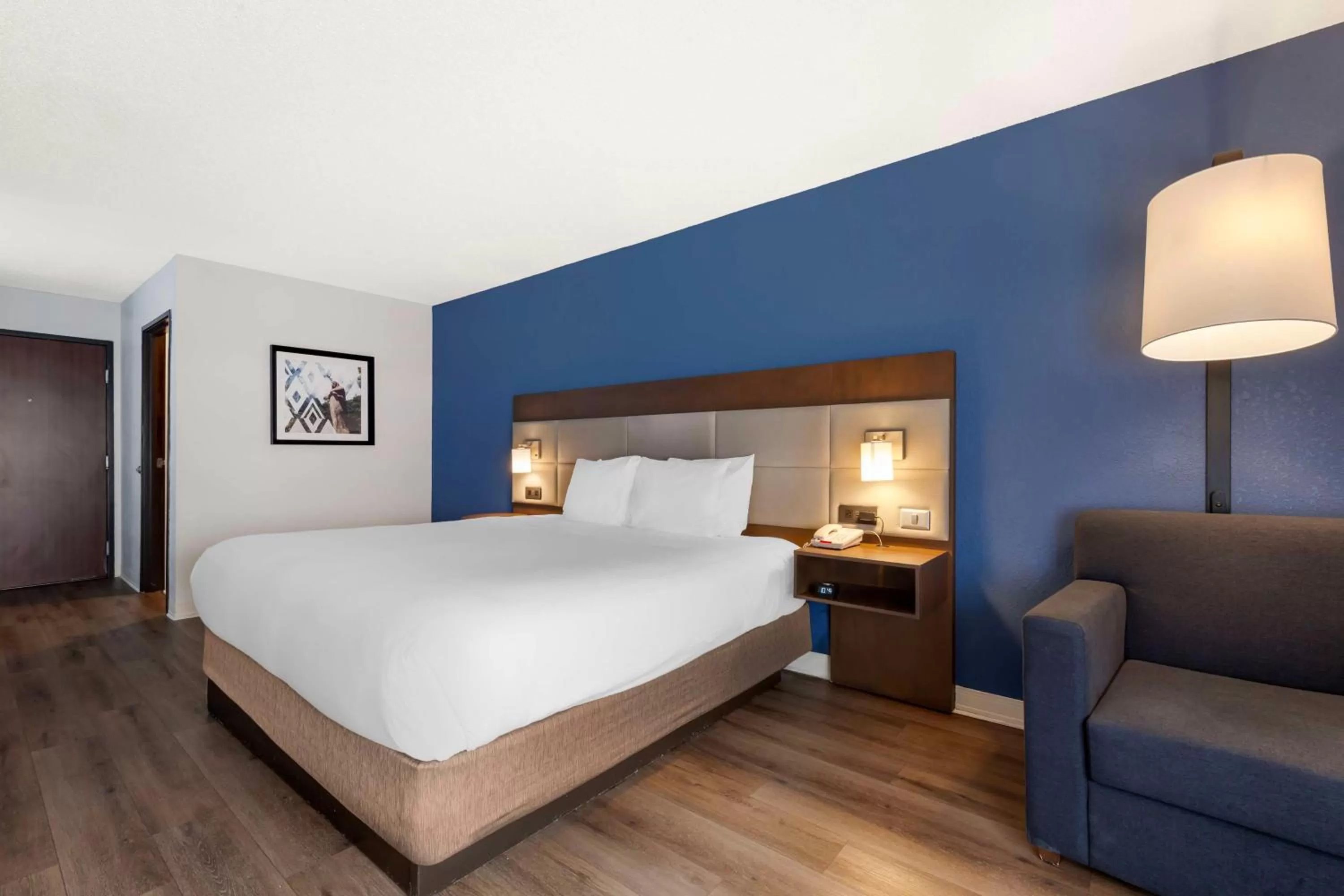 Bedroom, Bed in Best Western Sycamore Inn