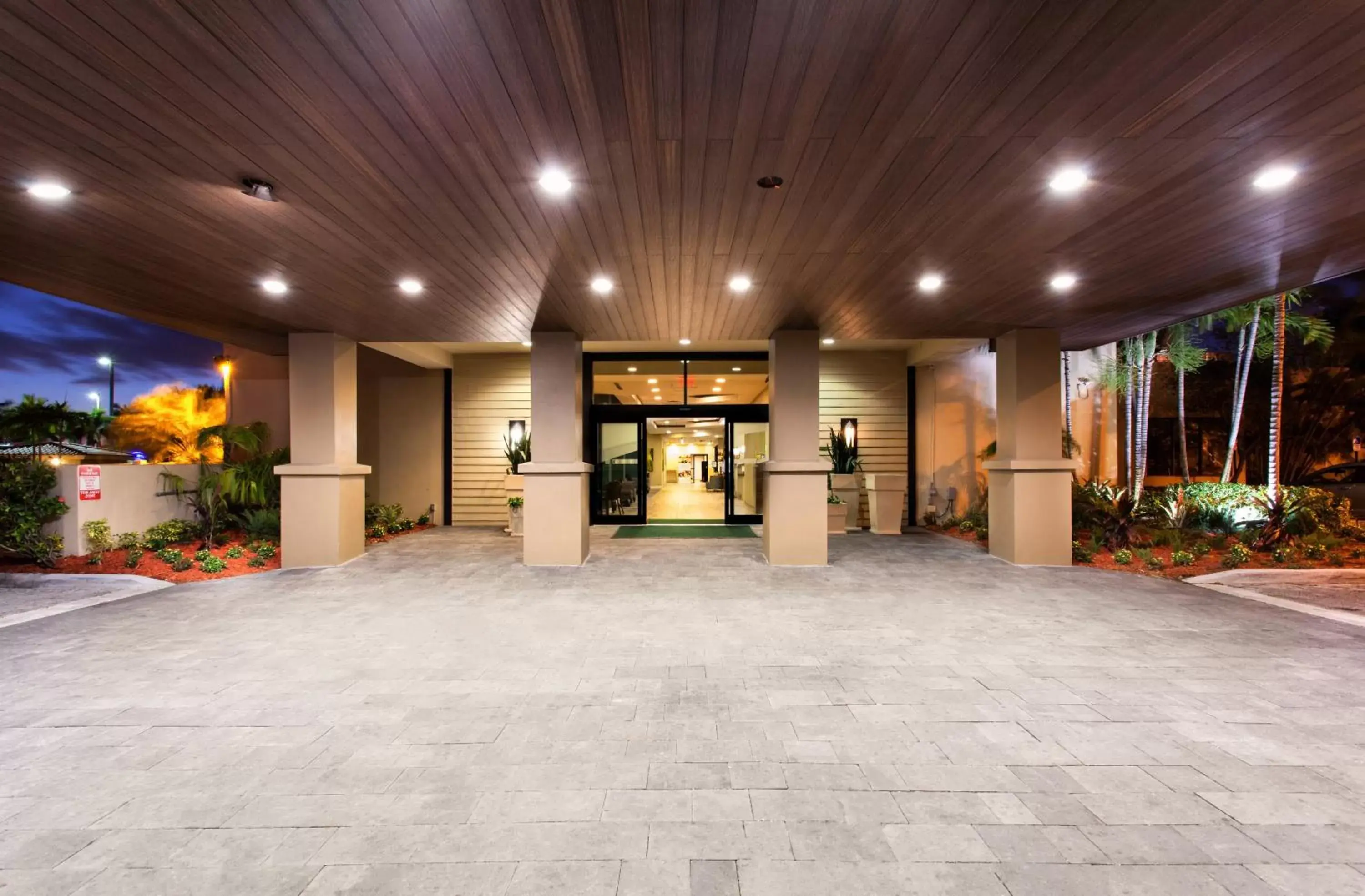 Property building in Holiday Inn Miami West - Airport Area, an IHG Hotel
