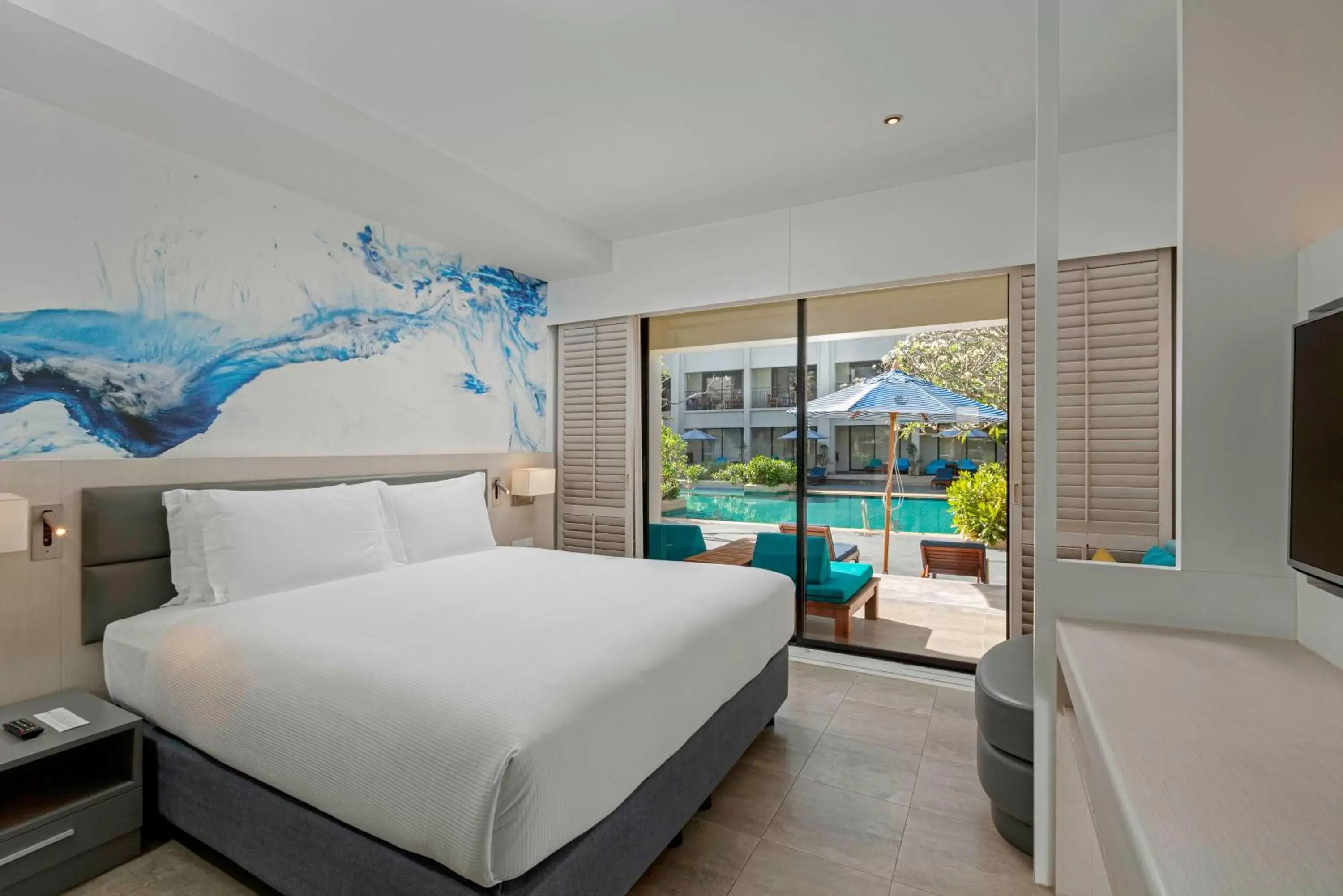 Deluxe Plus King Room with Pool Side in DoubleTree by Hilton Phuket Banthai Resort