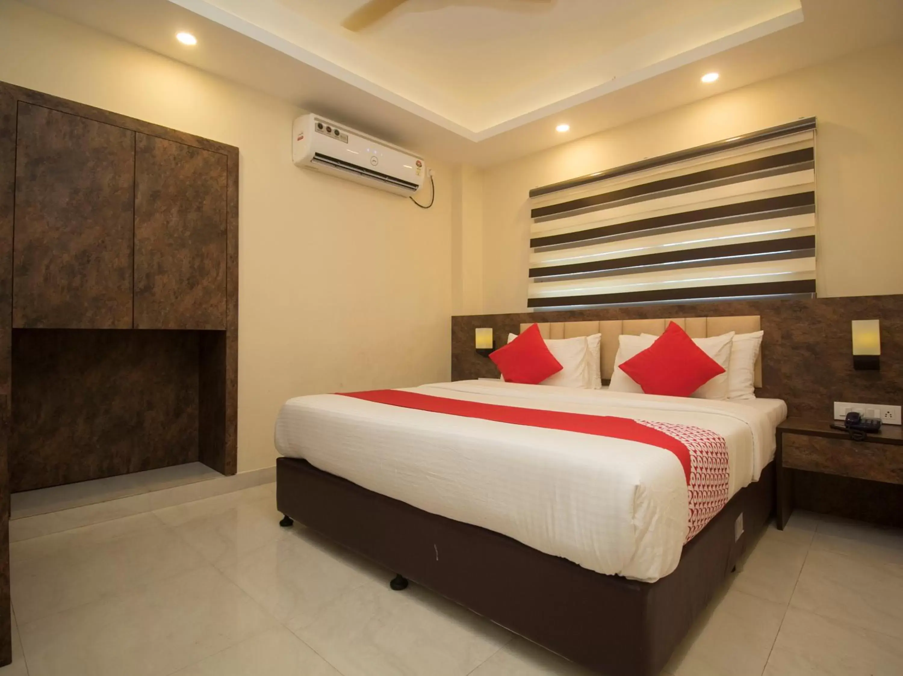 Bedroom, Bed in Hotel Mount View, Siliguri Bedroom, Bed in Hotel Mount View, Siliguri