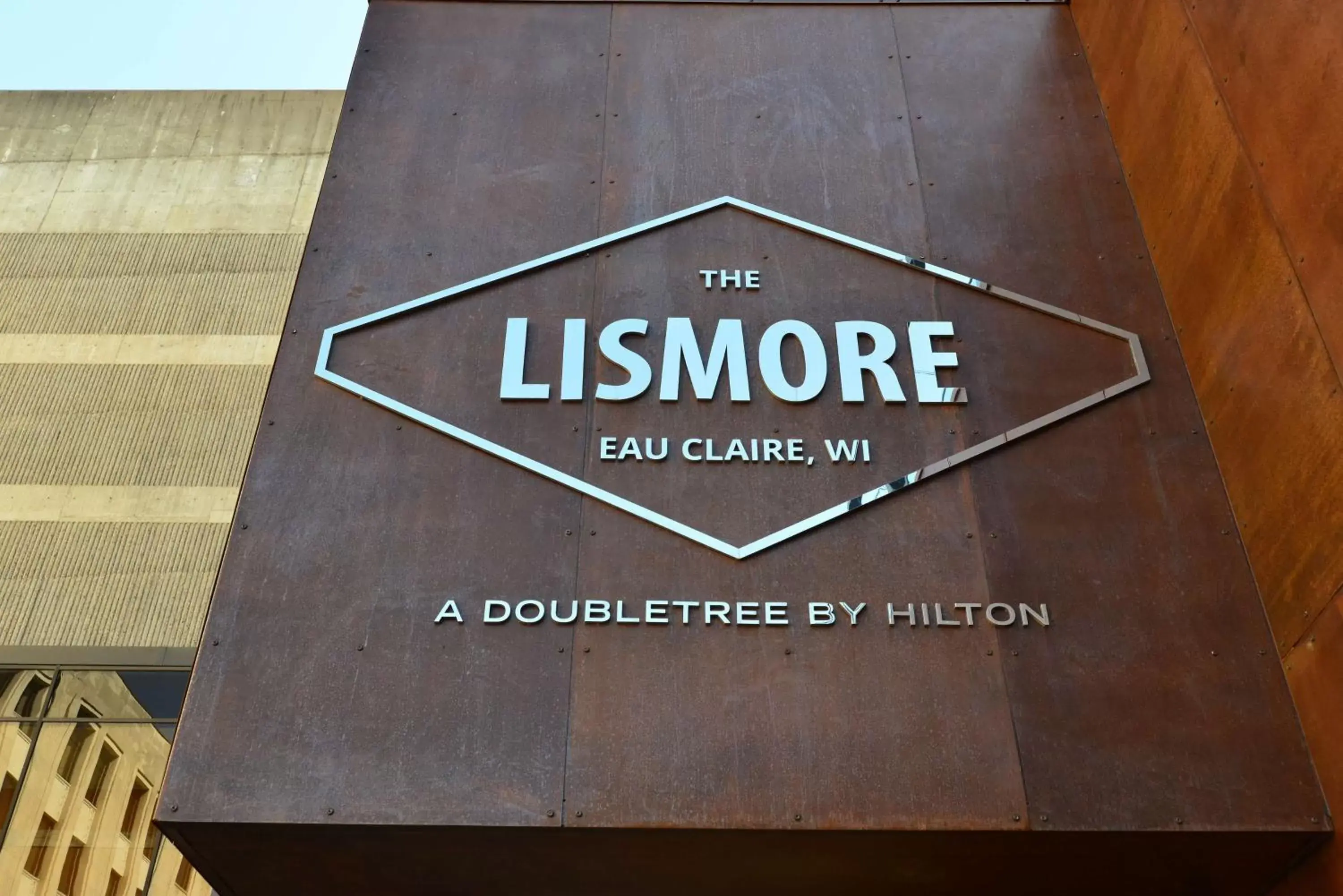 Property building in The Lismore Hotel Eau Claire - a DoubleTree by Hilton