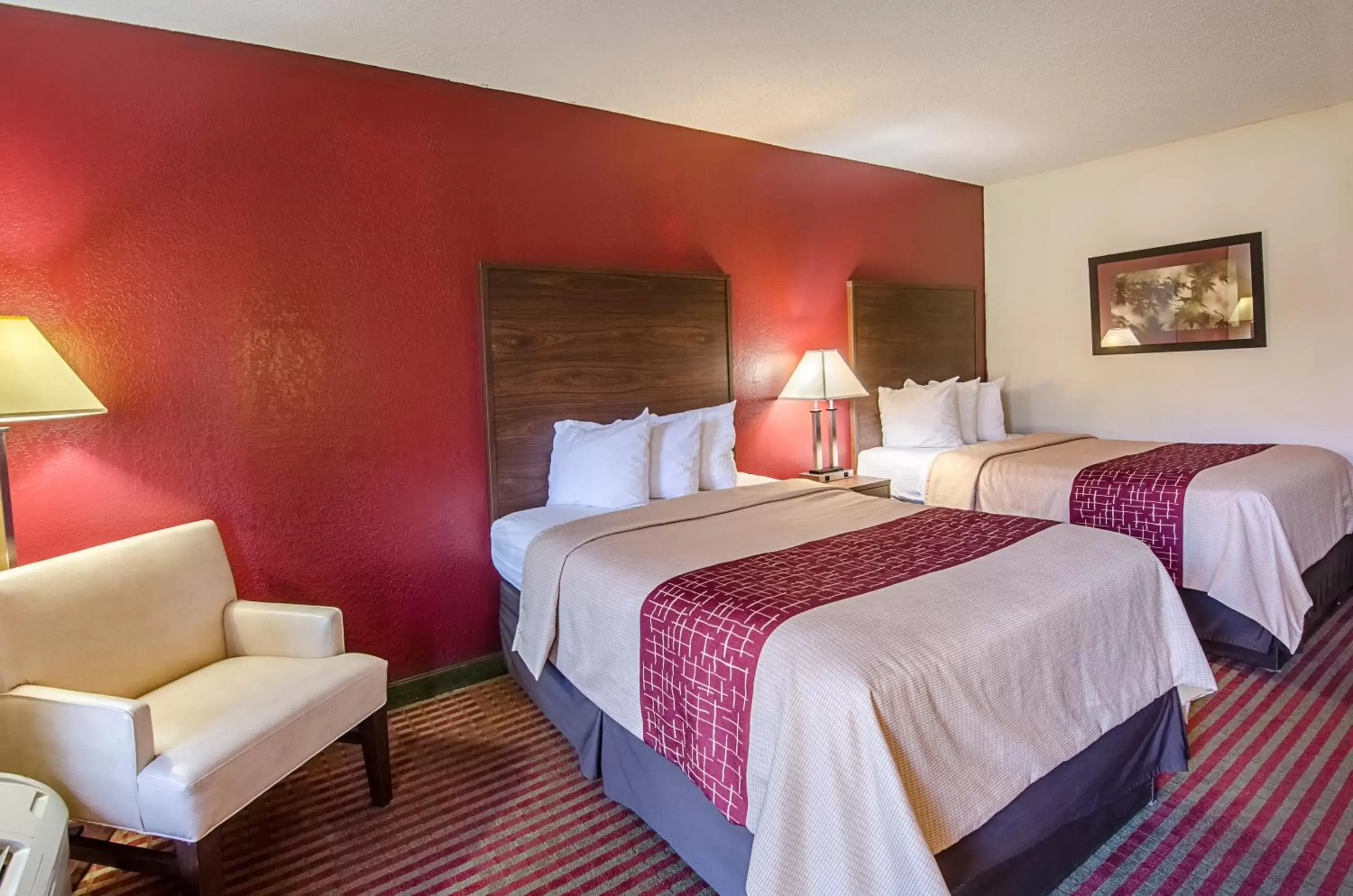 Bedroom, Bed in Red Roof Inn Kingsport