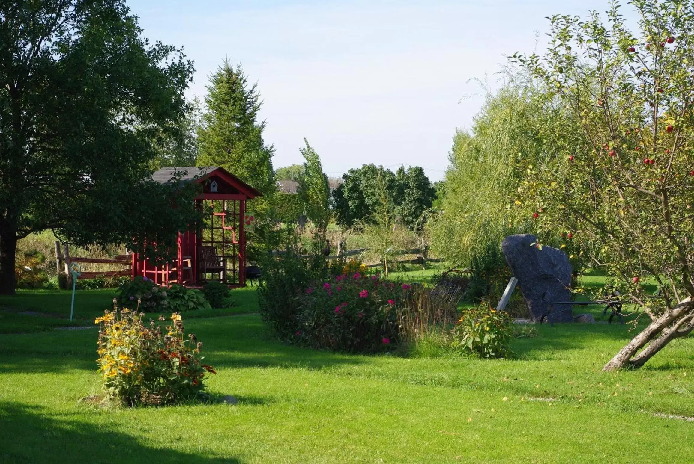 Garden in Atelier Galerie Anne Drouin Peinture & Pension