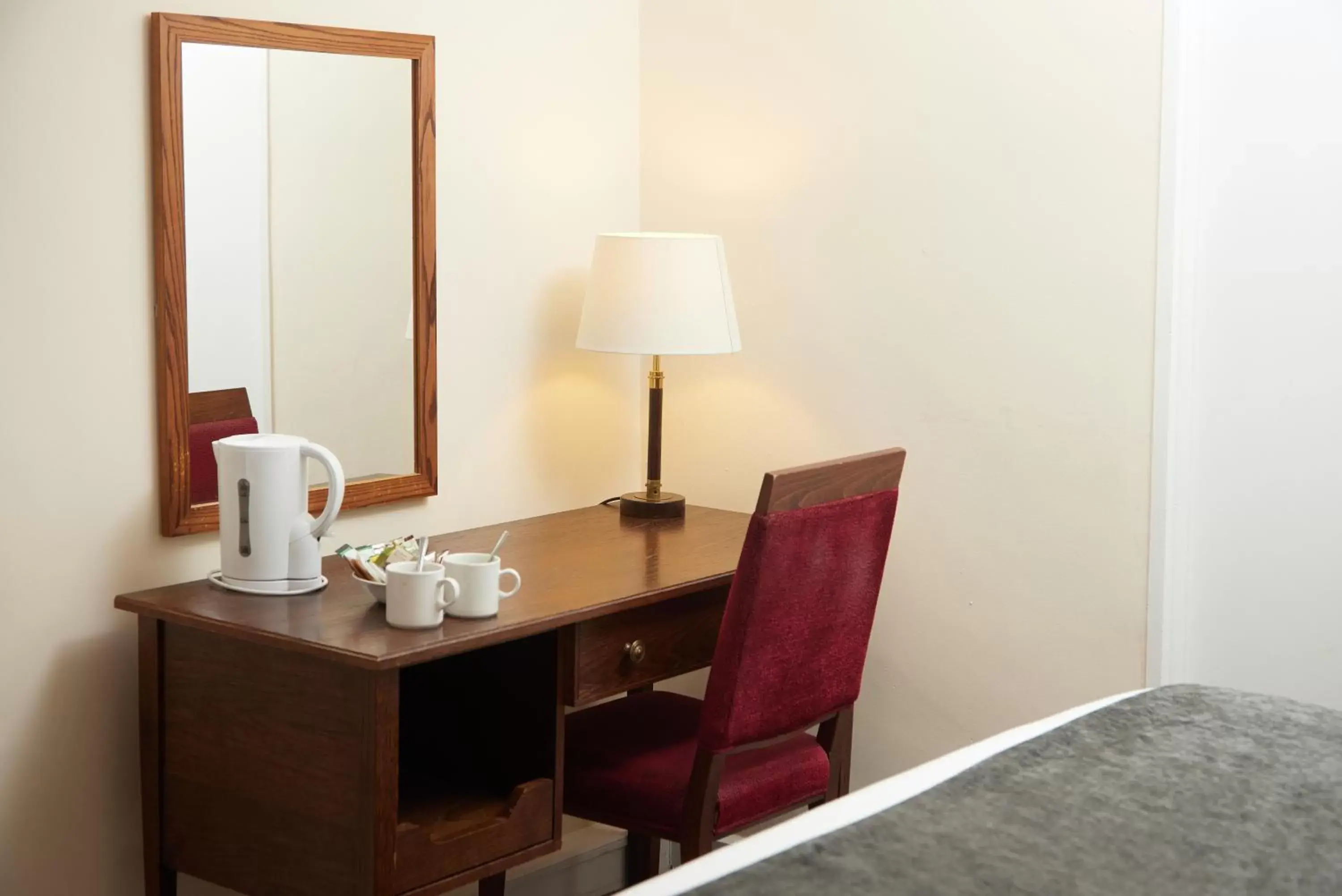 Bedroom, Coffee/Tea Facilities in White Hart Hotel by Greene King Inns
