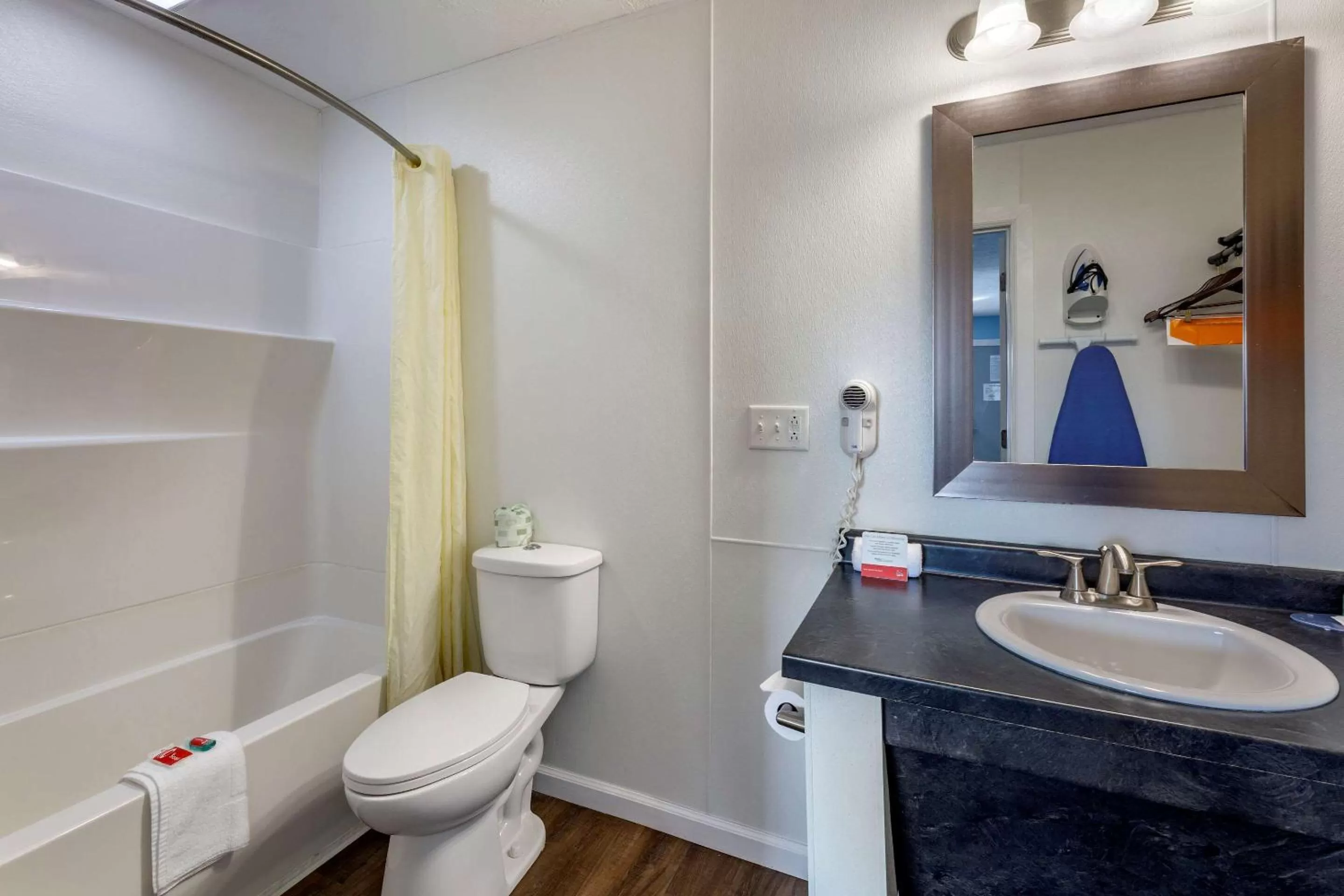 Bathroom in Econo Lodge Inn & Suites Sandusky South