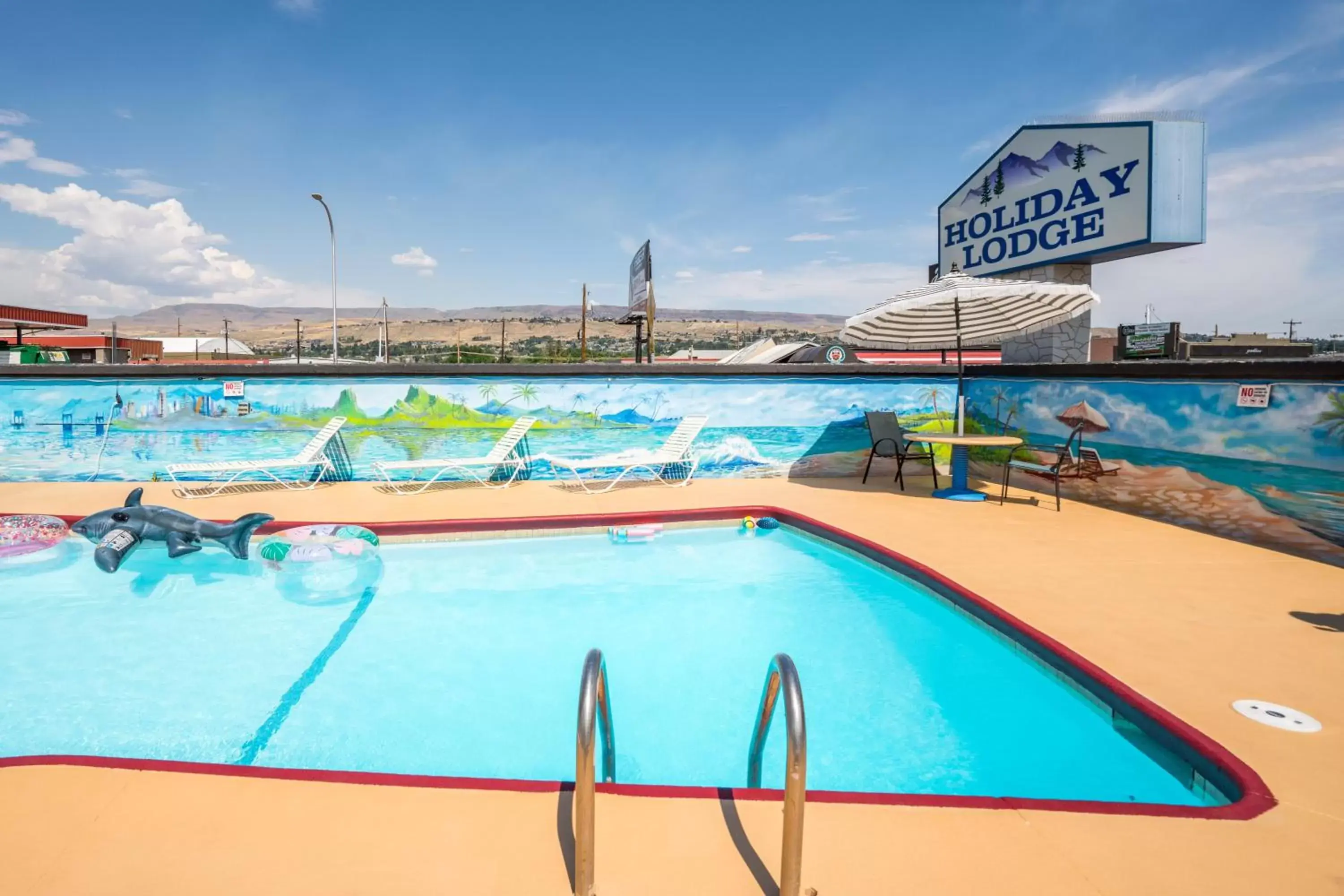 Swimming Pool in Holiday Lodge Wenatchee