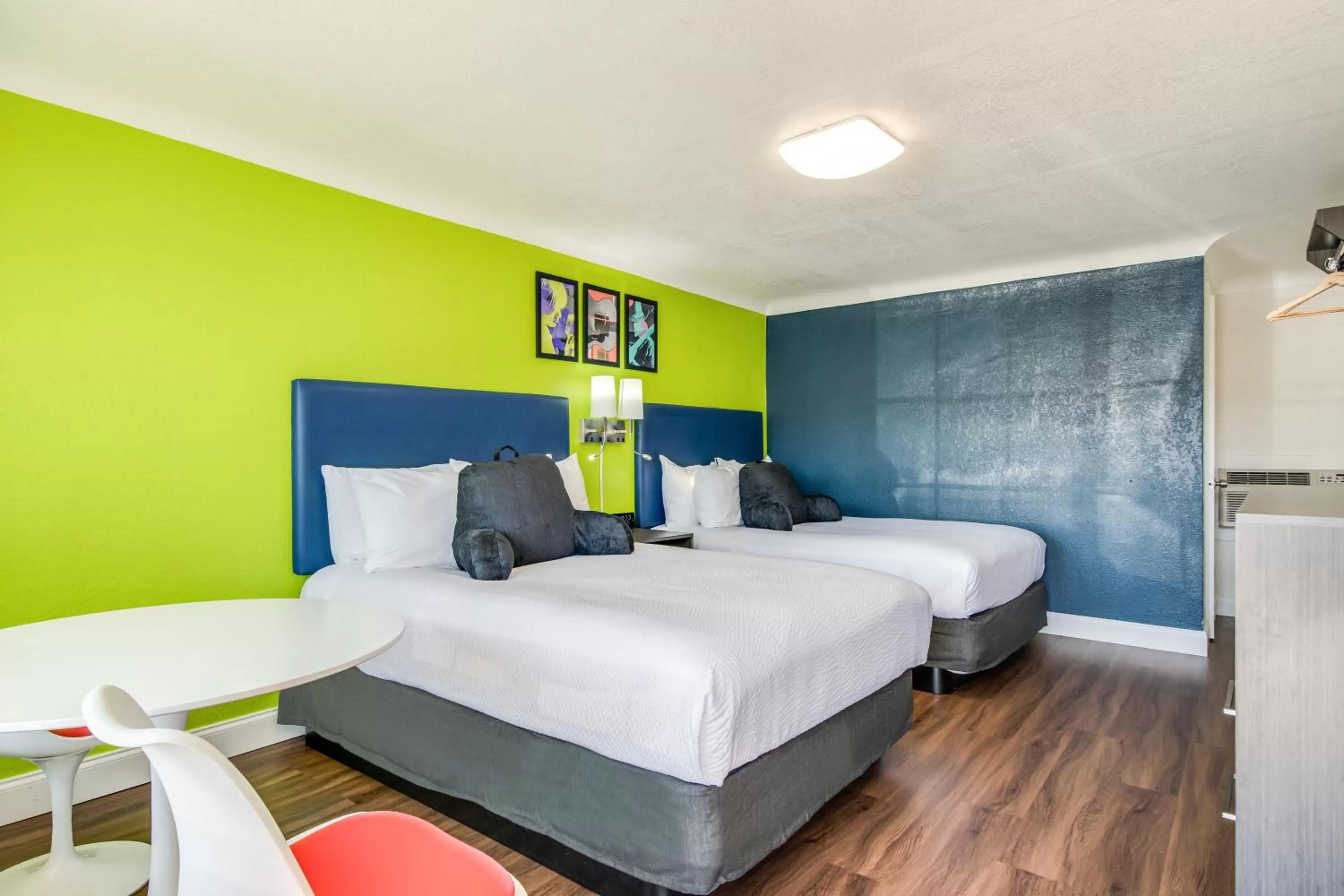 Bedroom, Bed in Signature Inn Eugene