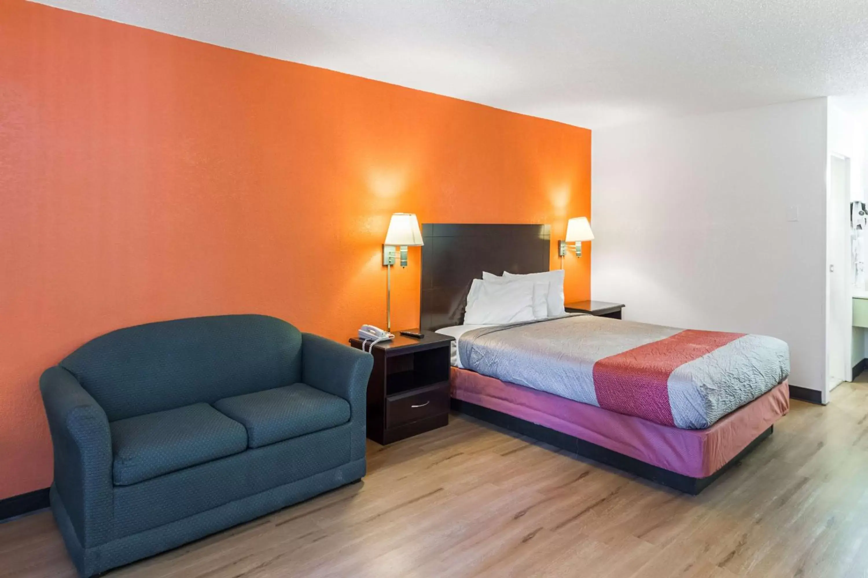Bedroom, Bed in Motel 6-Groton, CT - Casinos nearby