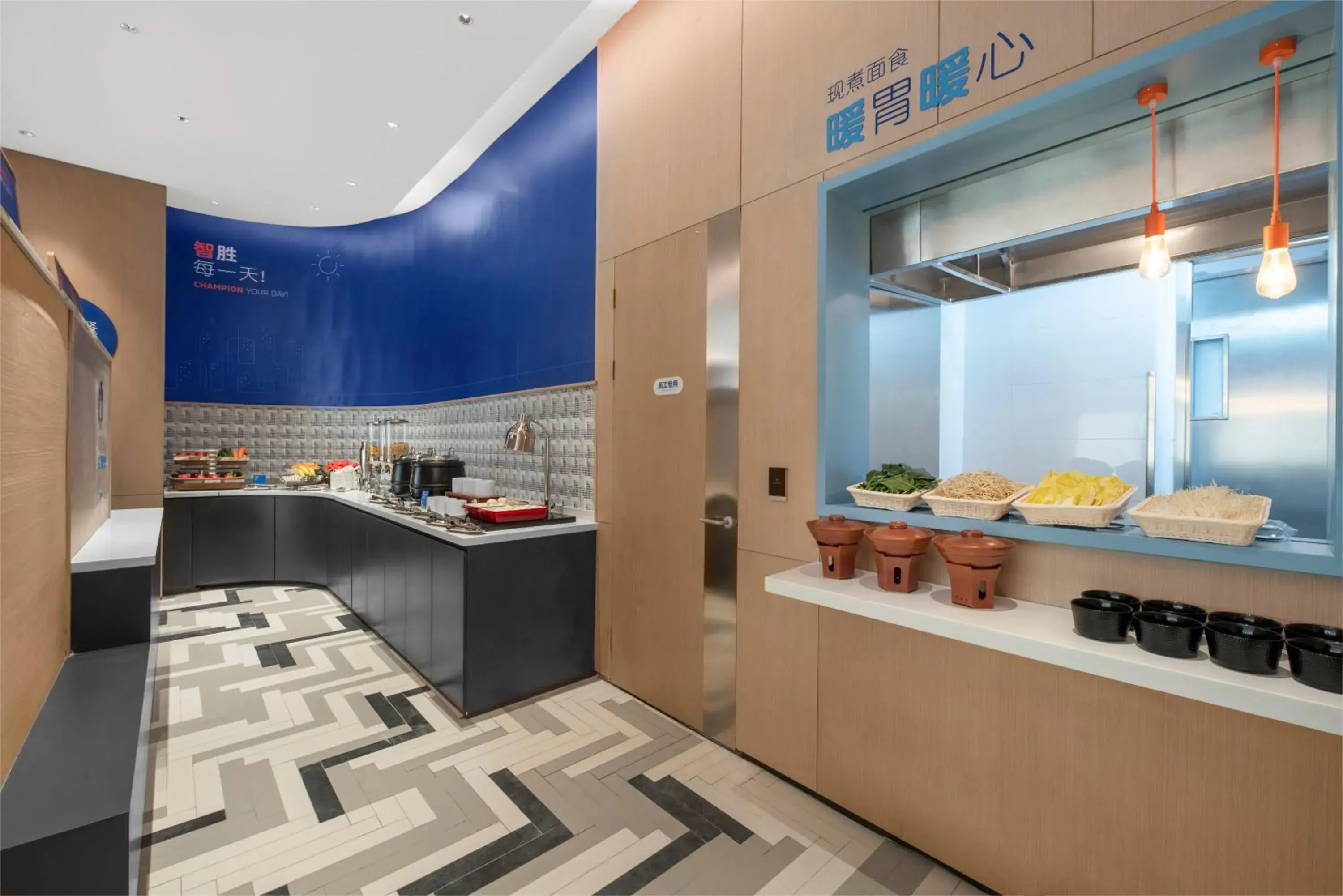 Food and drinks, Kitchen/Kitchenette in Holiday Inn Express Nantong North Gateway, an IHG Hotel