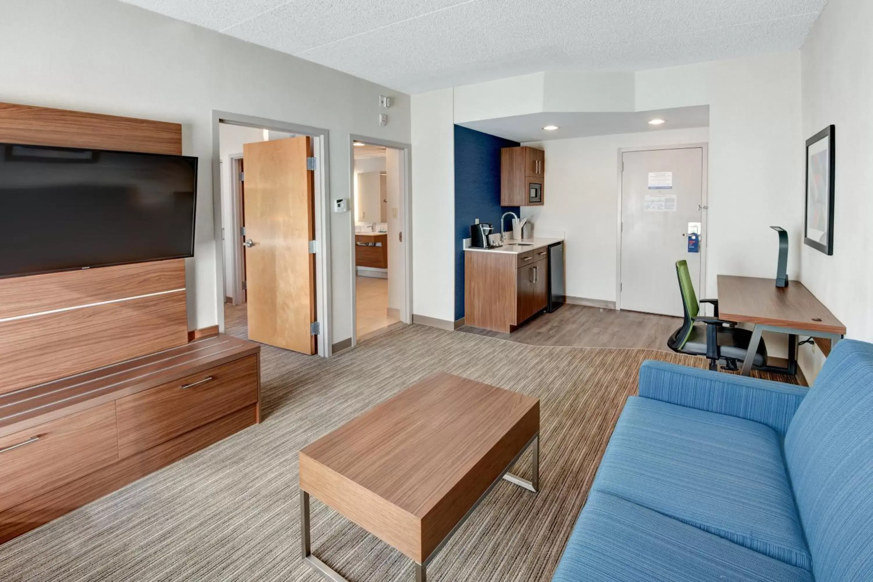 Suite with Mobility Accessible Roll in Shower/Non-Smoking in Holiday Inn Express & Suites West Long Branch - Eatontown, an IHG Hotel Suite with Mobility Accessible Roll in Shower/Non-Smoking in Holiday Inn Express & Suites West Long Branch - Eatontown, an IHG Hotel