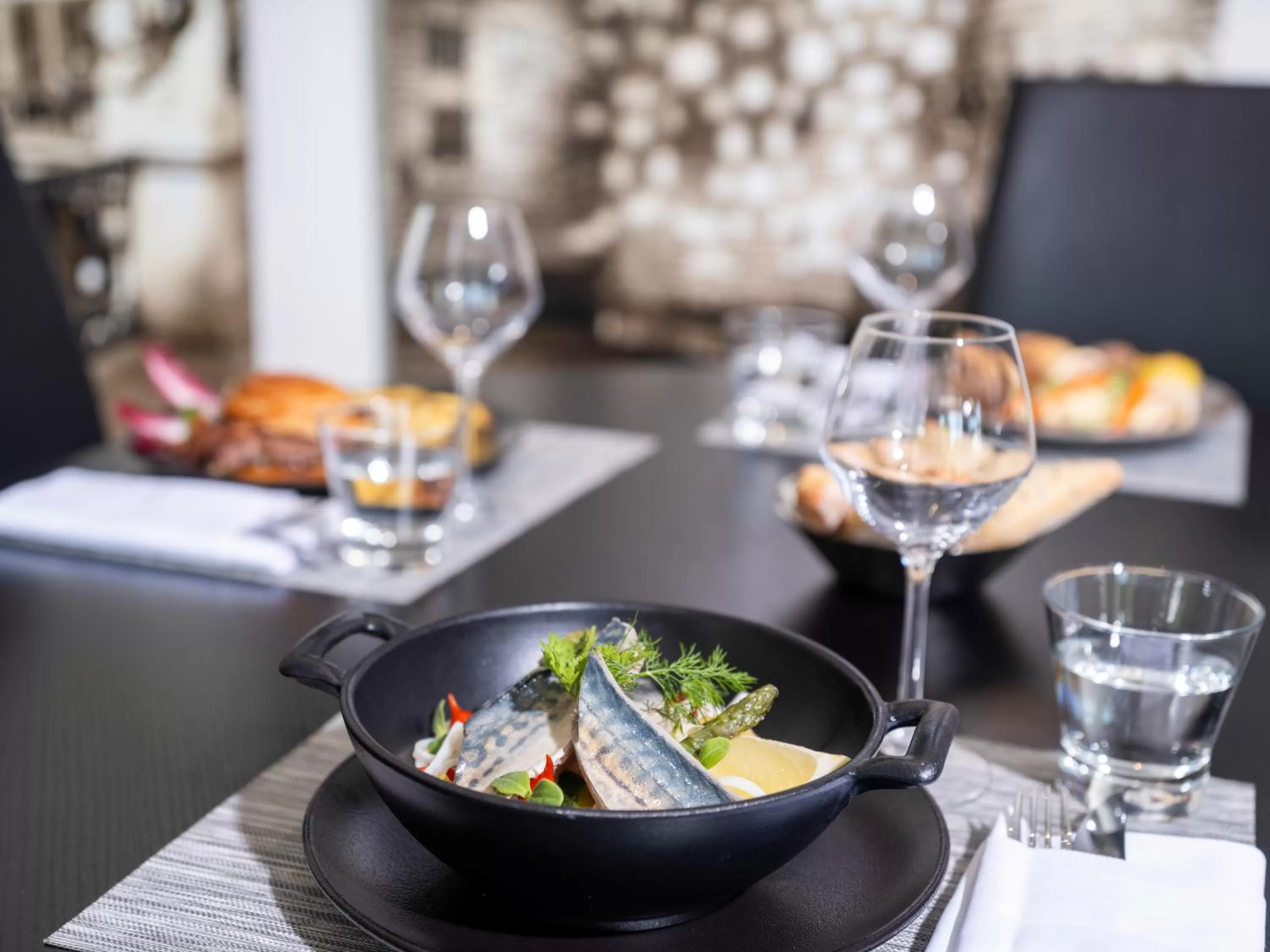 Restaurant/places to eat in Novotel Nantes Centre Gare