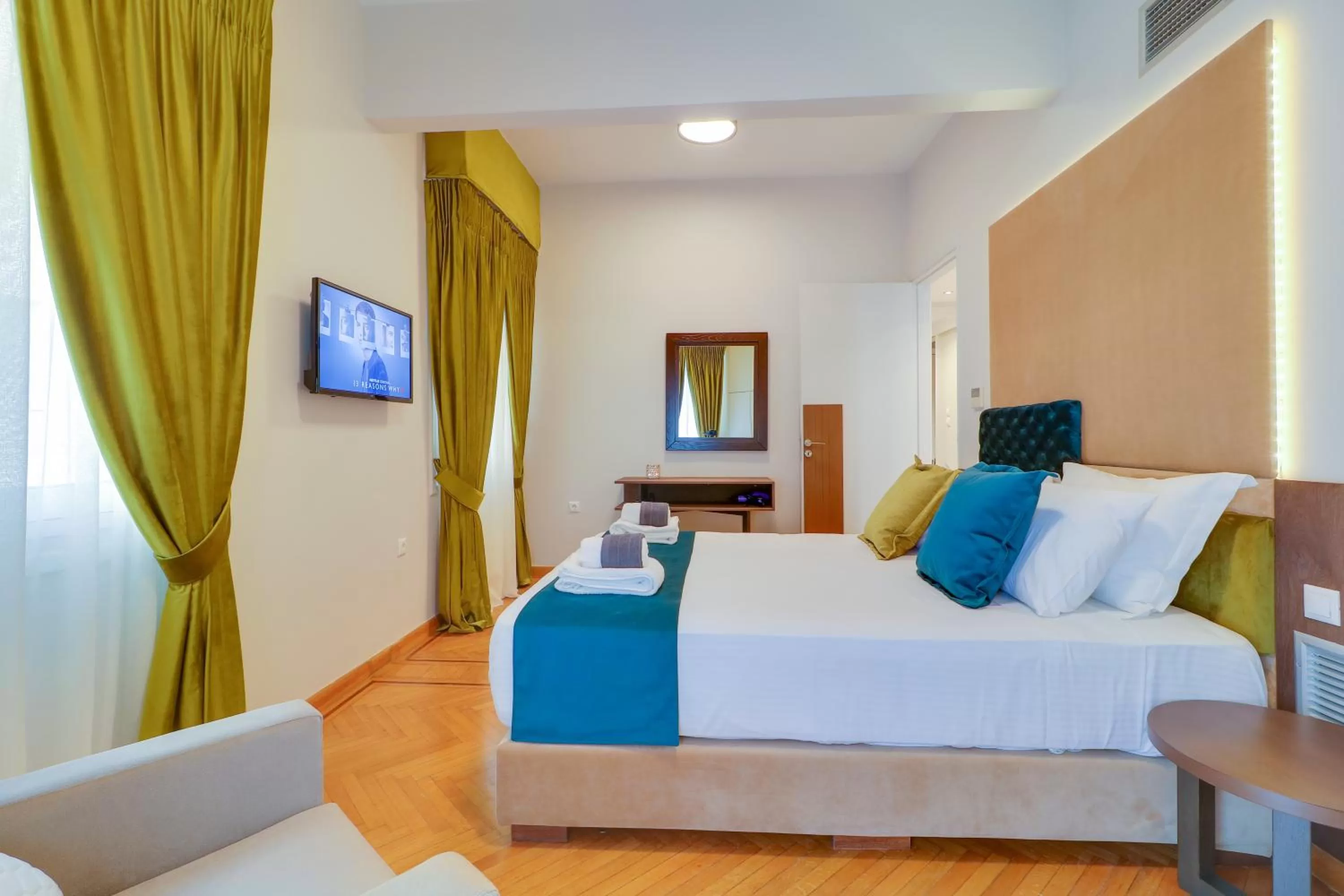 Photo of the whole room, Bed in AthINN Residence